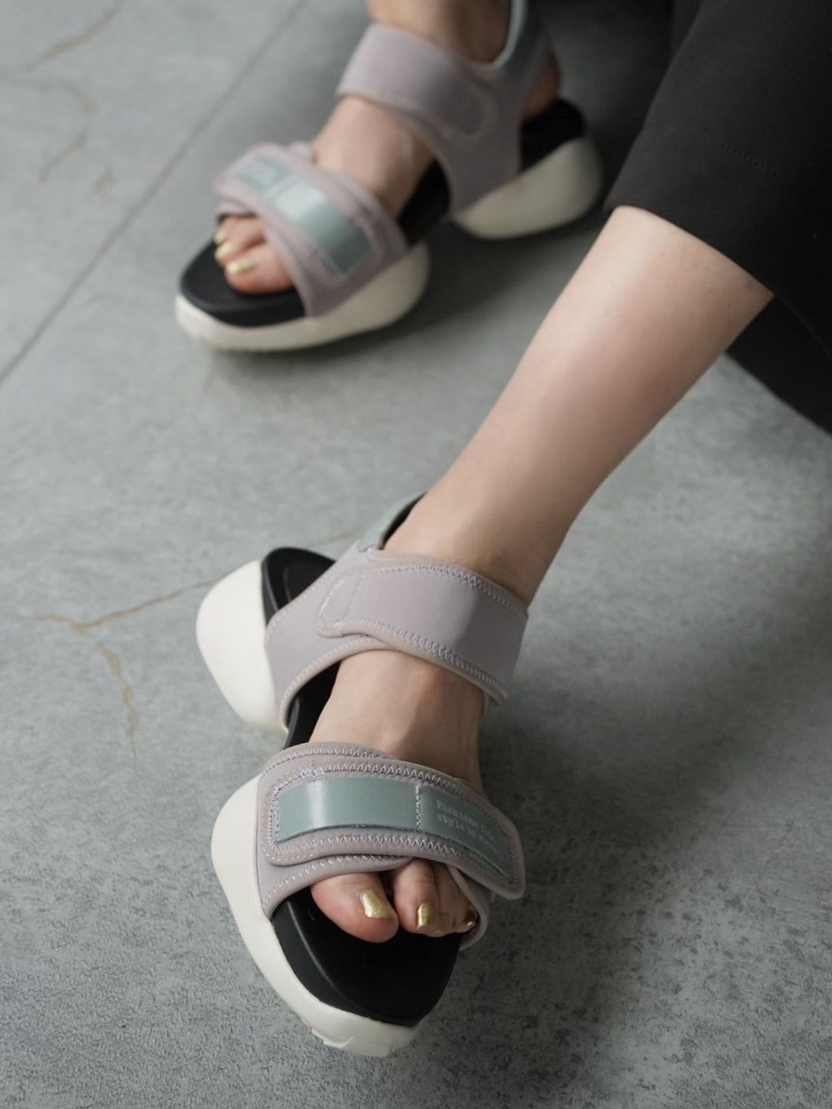 522151 Velcro sandals