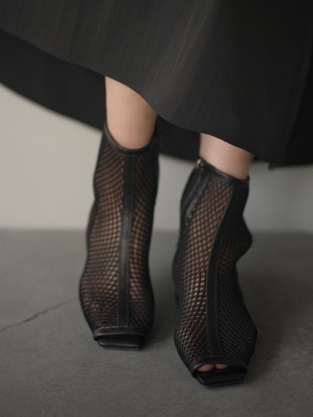 547081 Mesh boots