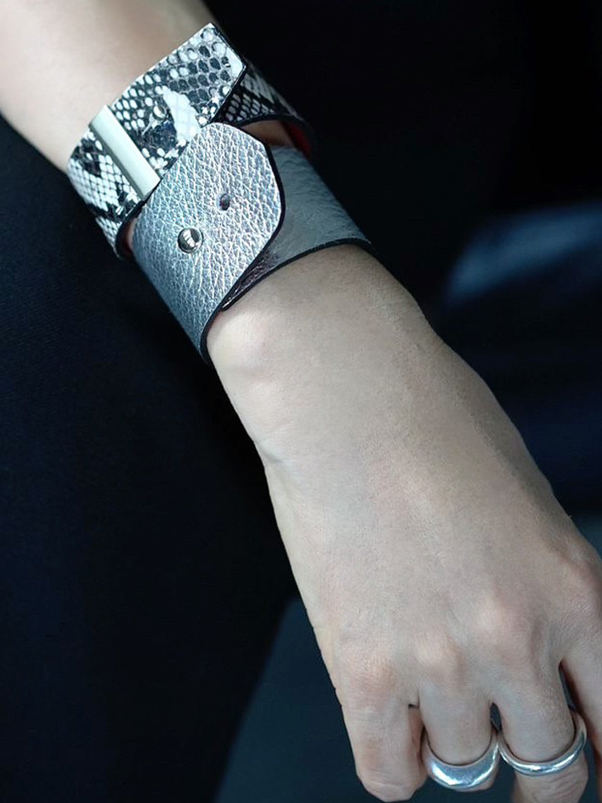 510026 Leather bangles