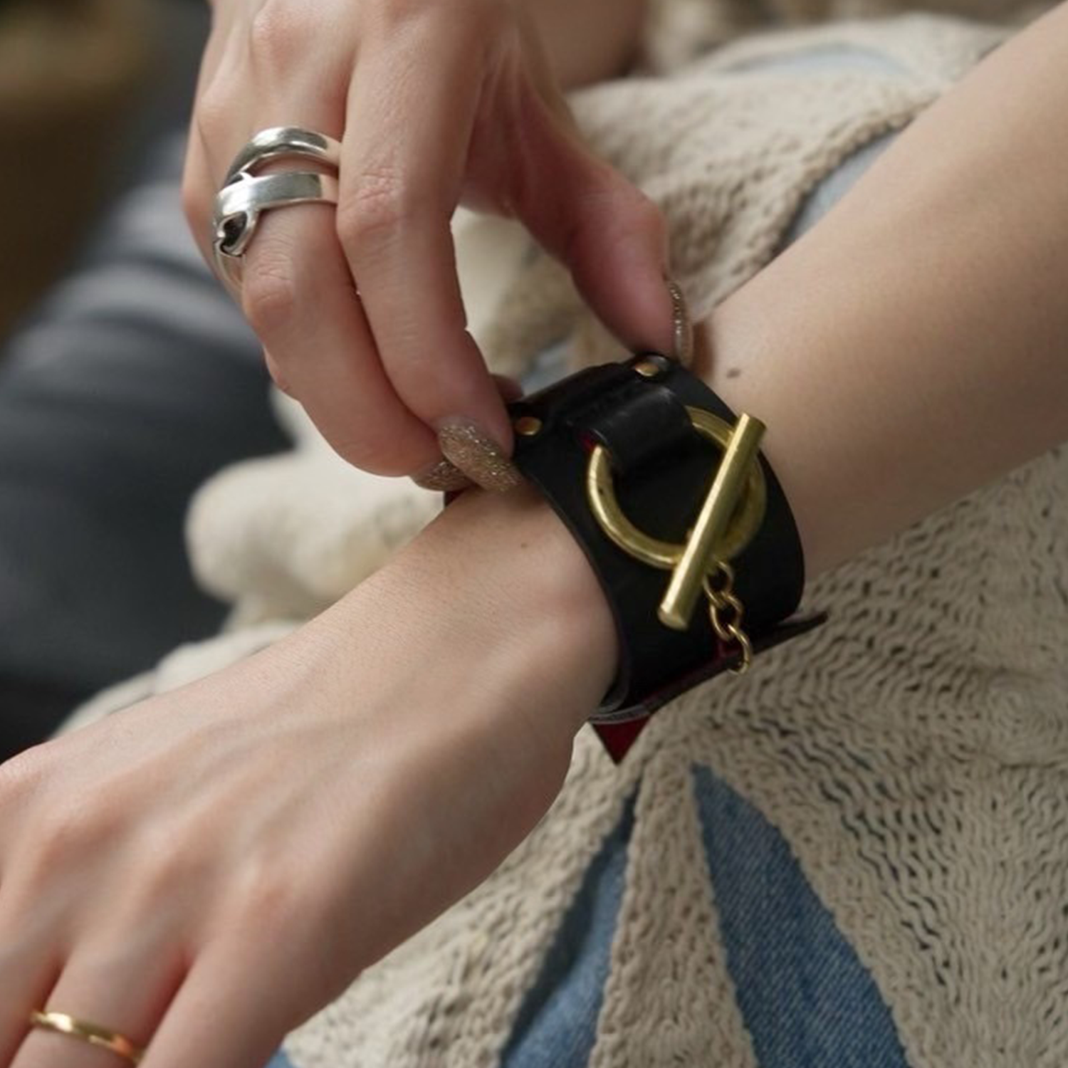 540252 Toggle Clasp Bangle