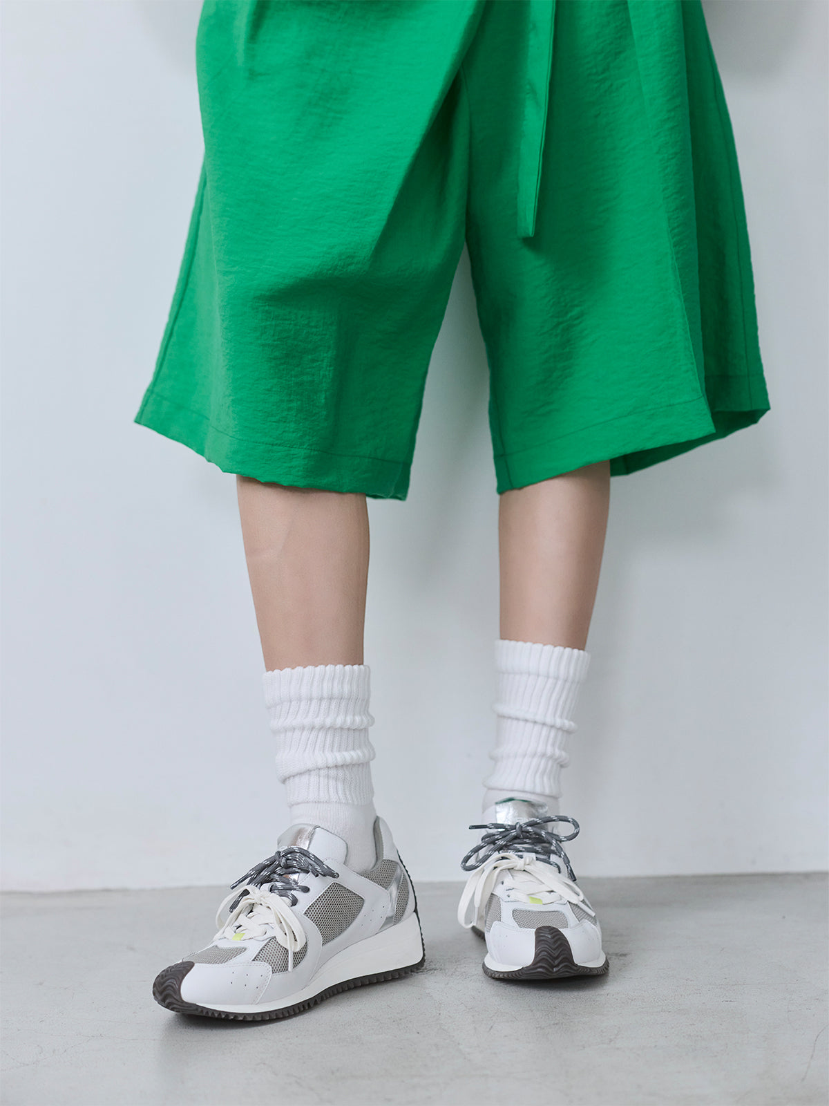 566000 ダブルシューレーススニーカー