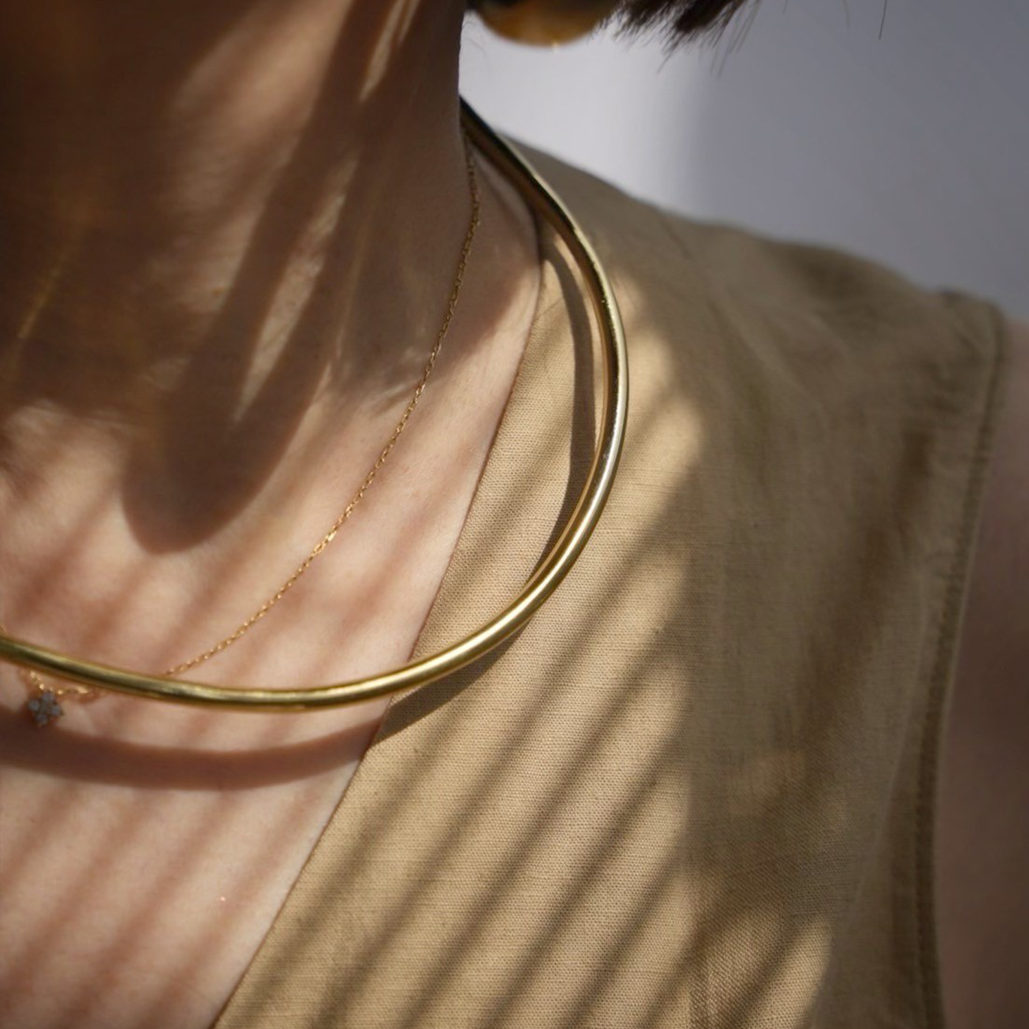 540253 Neck cuff choker