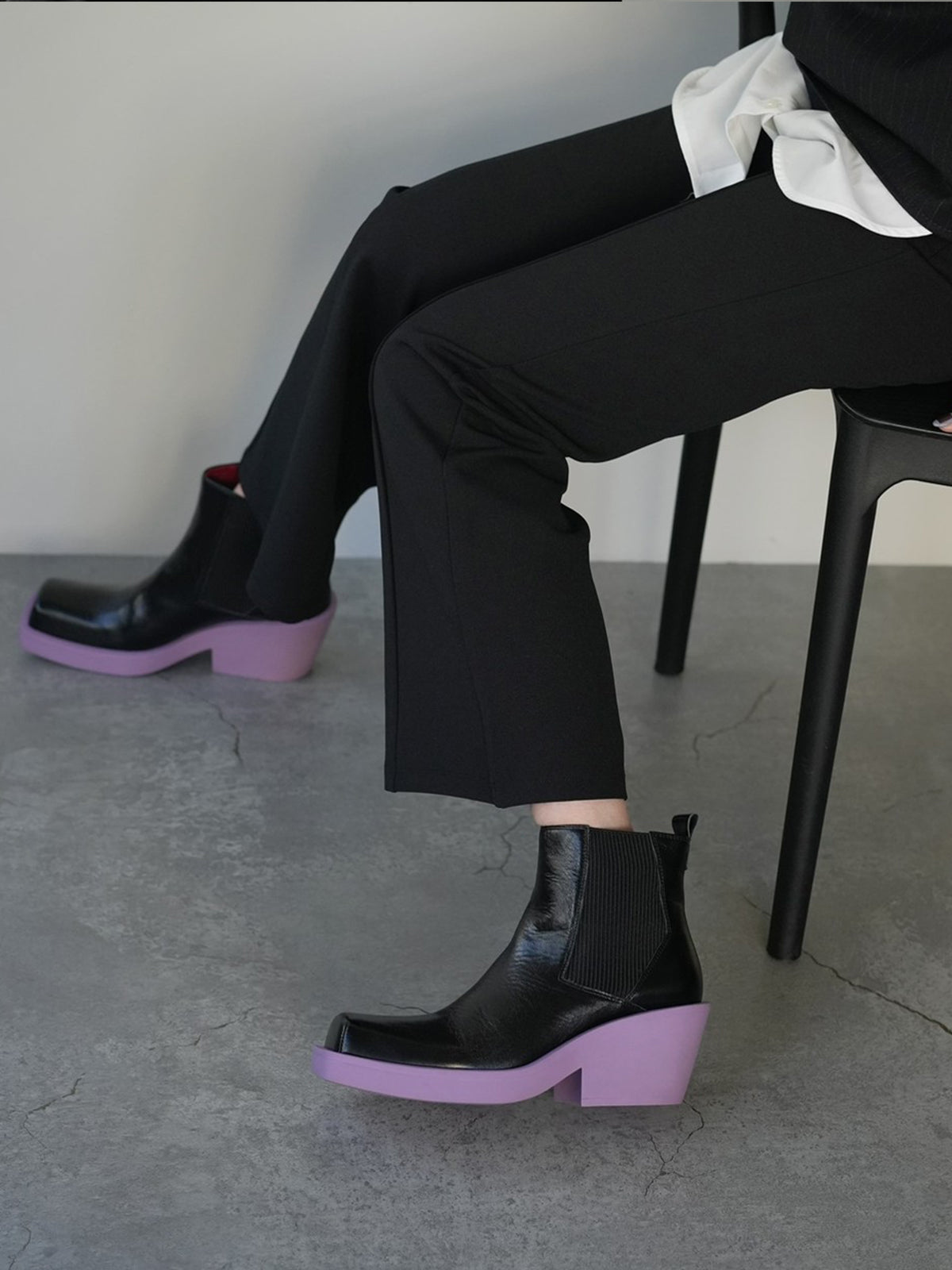 537066 スクエア・サイドゴアブーツ