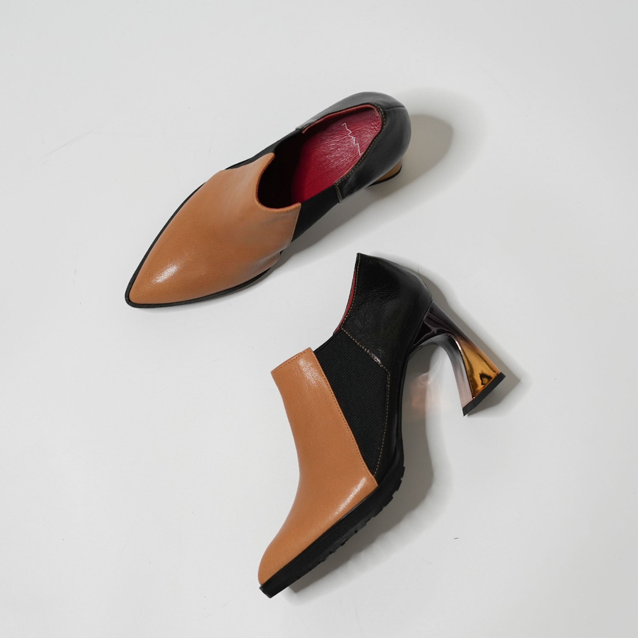 511092 Side gore metal heel bootie