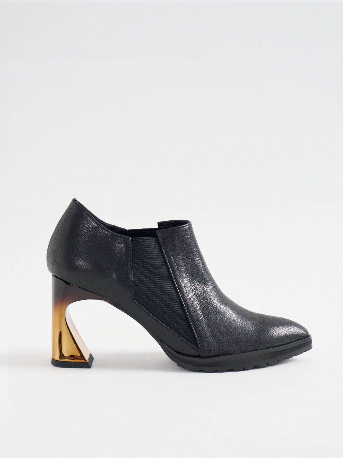 511092 Side gore metal heel bootie