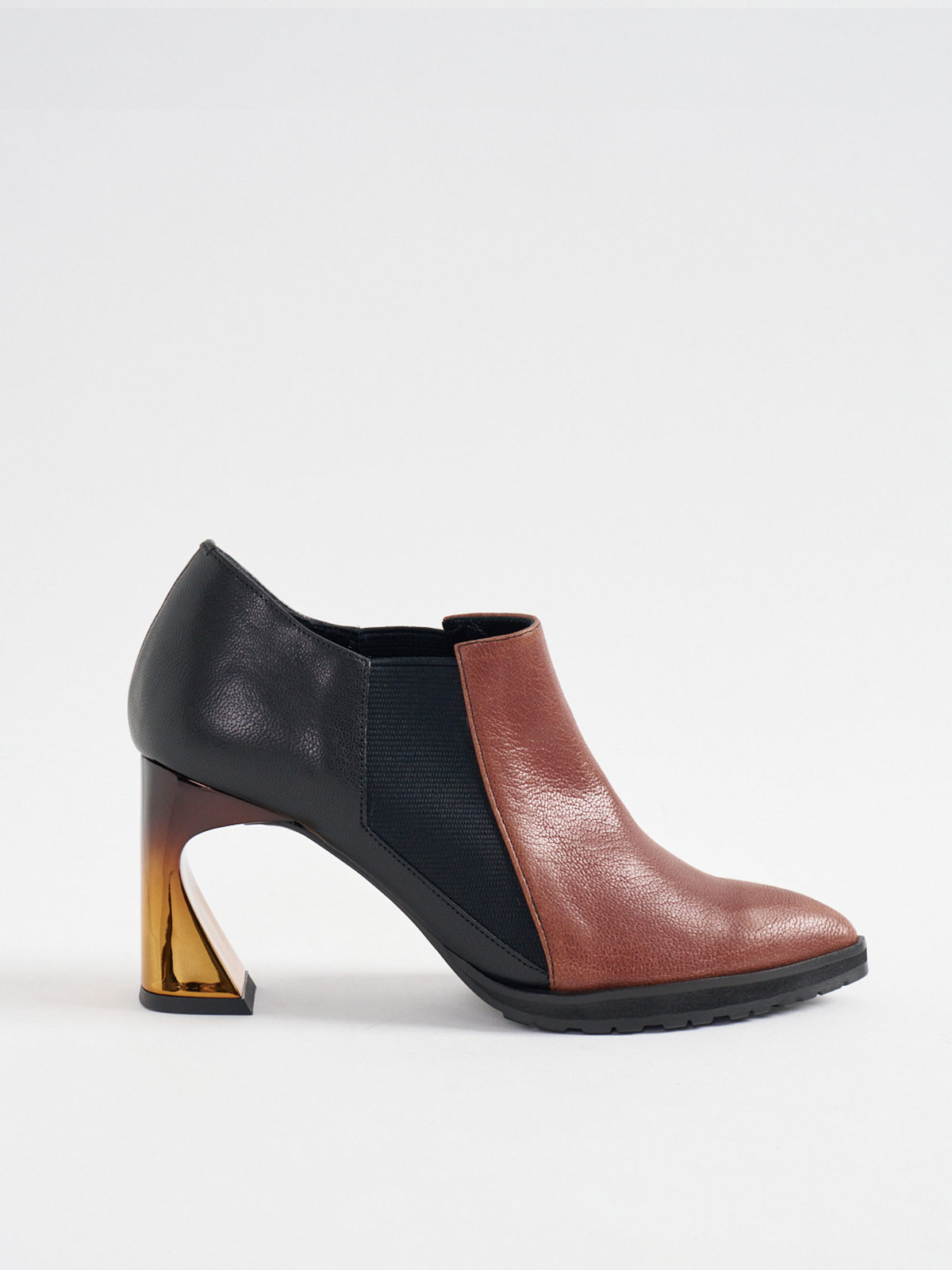 511092 Side gore metal heel bootie