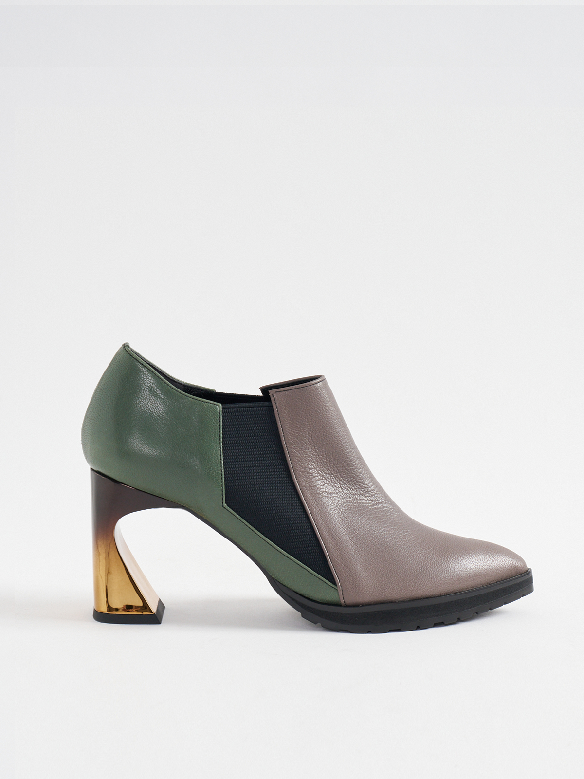 511092 Side gore metal heel bootie