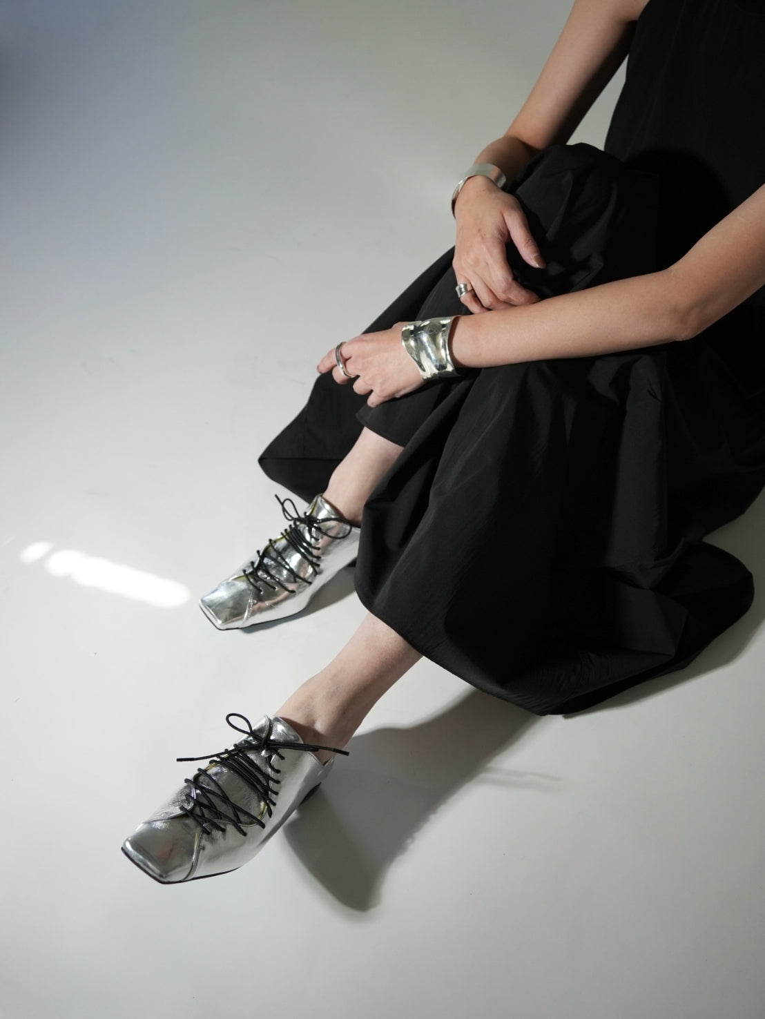 511098 10-hole lace-up pumps