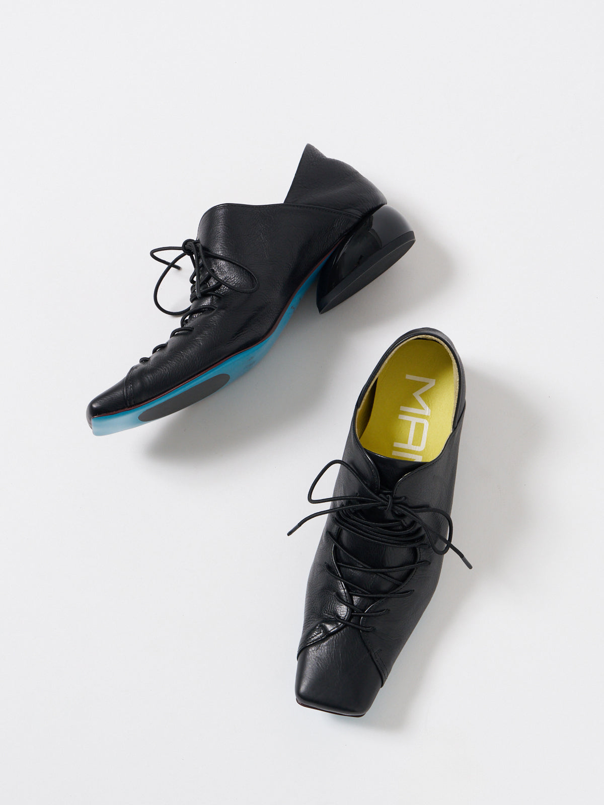 511098 10-hole lace-up pumps