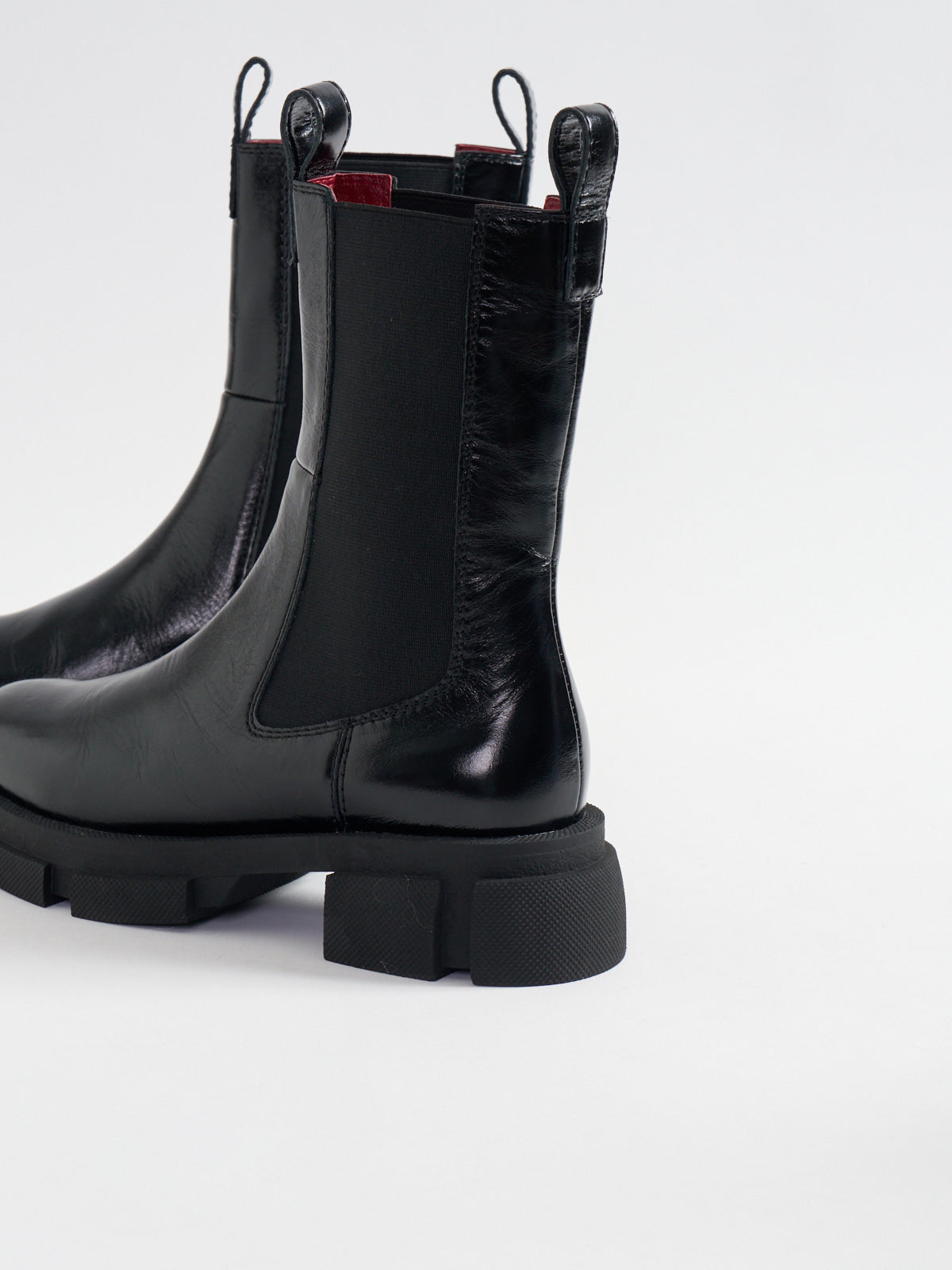 518029 Thick-soled side gore boots