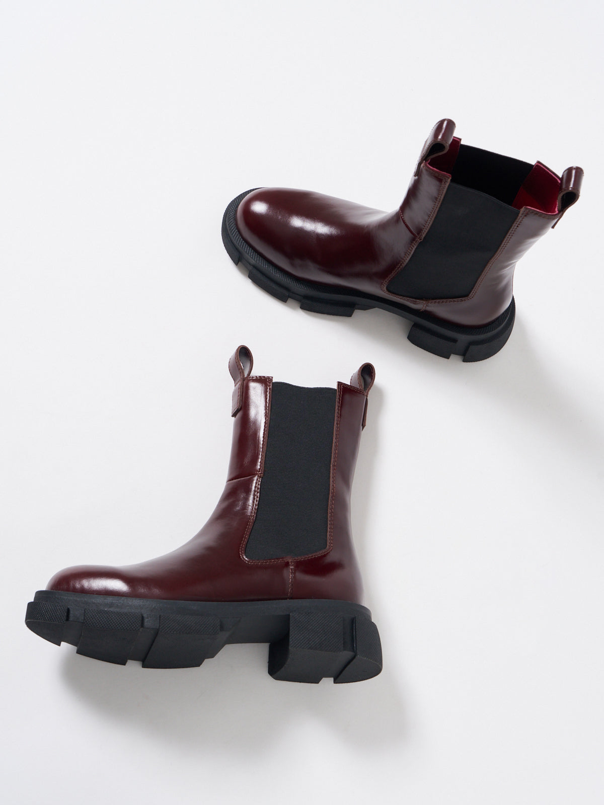 518029 Thick-soled side gore boots
