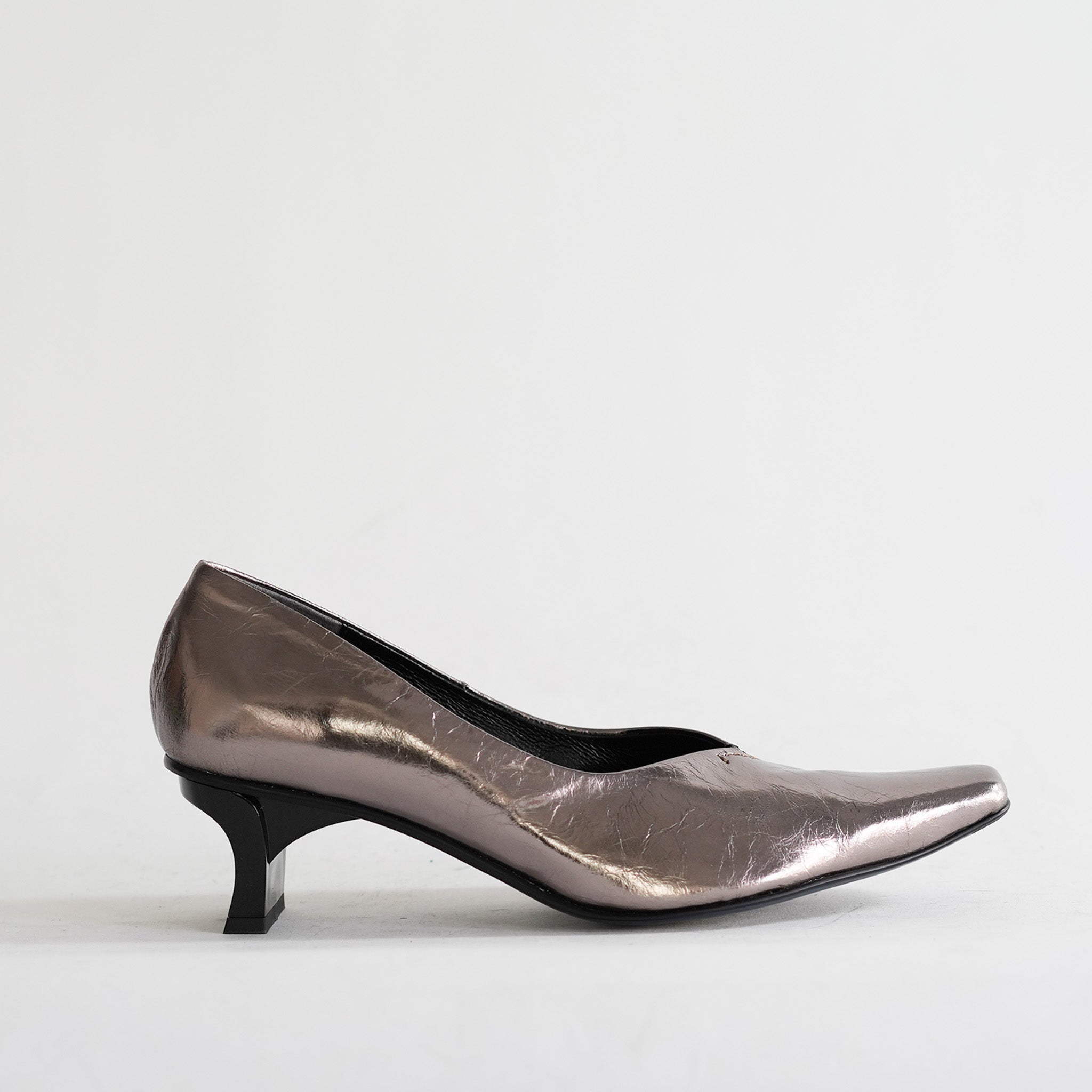 521136 Mid heel V-cut pumps