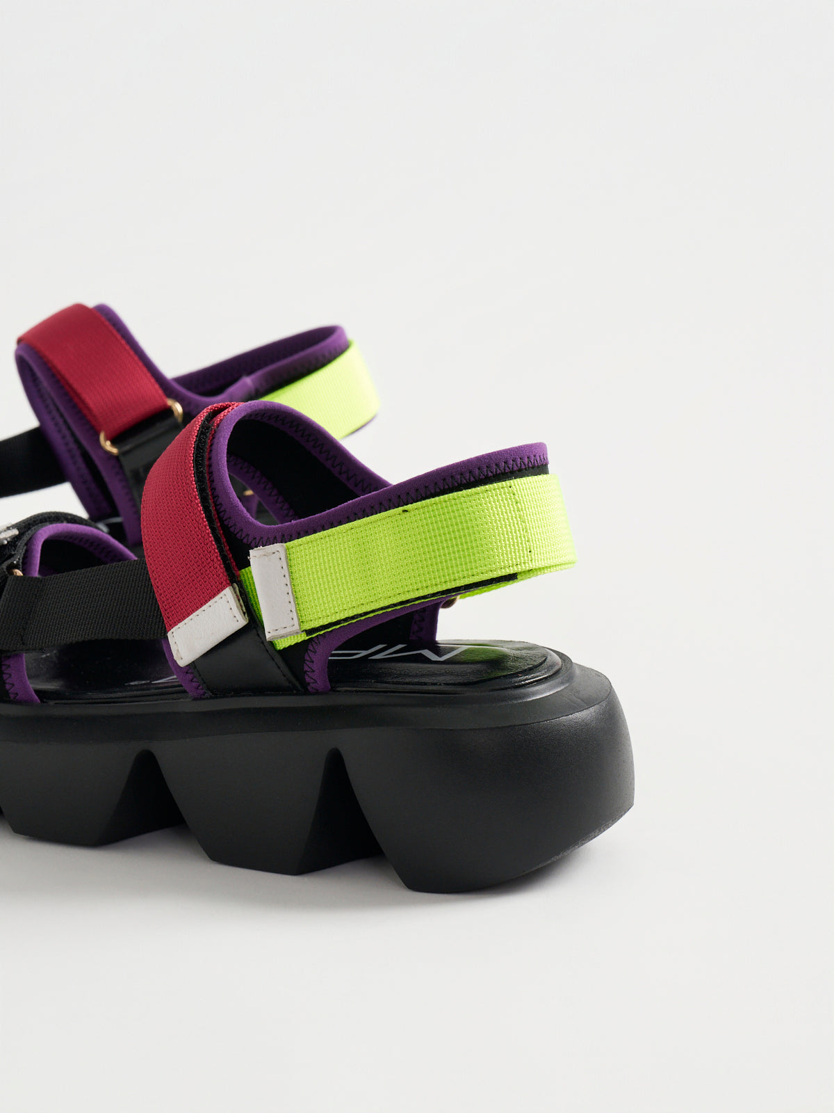 532165 カラーベルクロサンダル