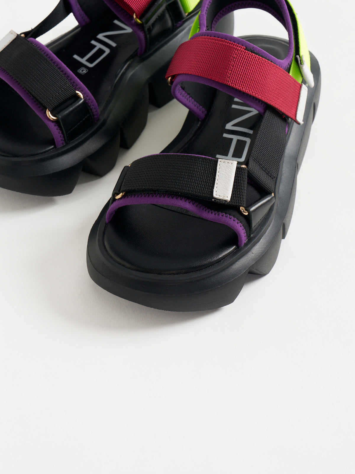 532165 カラーベルクロサンダル