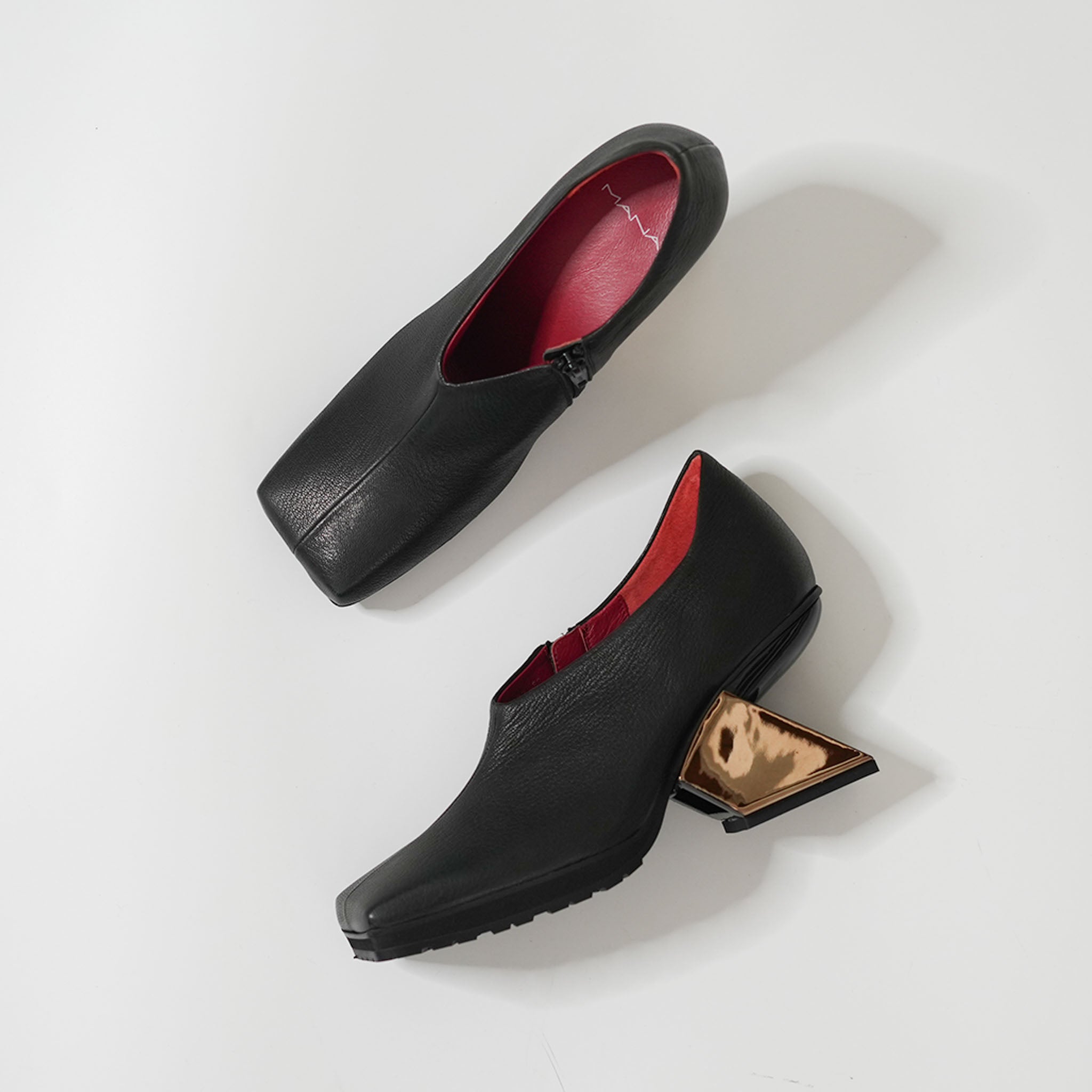 537067 スクエア・メタルヒールブーティ