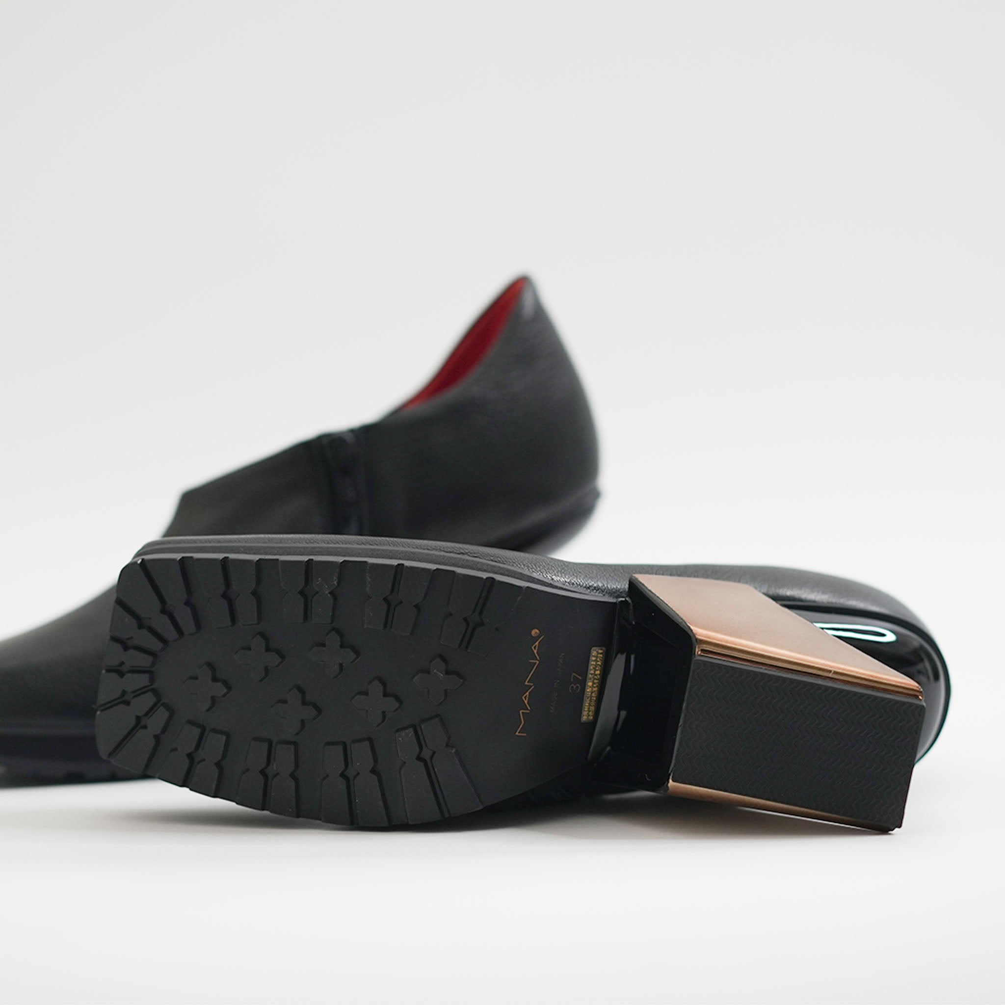 537067 スクエア・メタルヒールブーティ