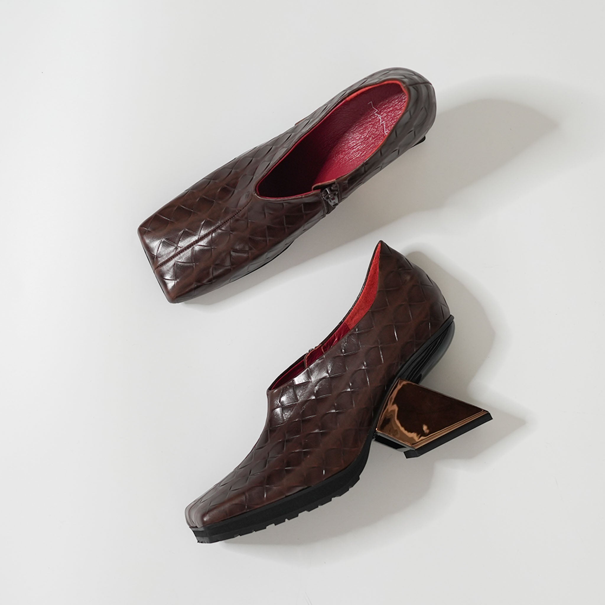 537067 スクエア・メタルヒールブーティ