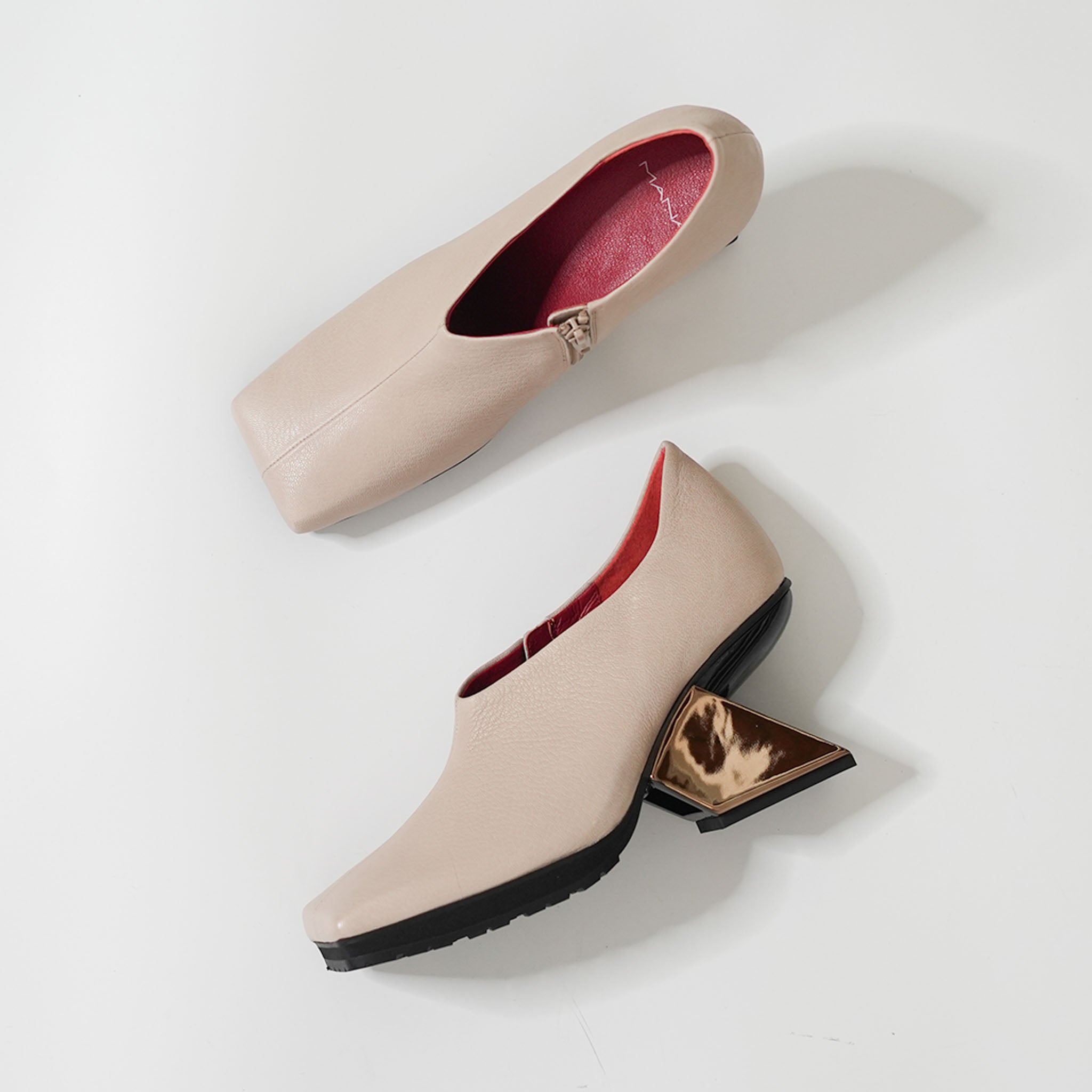 537067 スクエア・メタルヒールブーティ