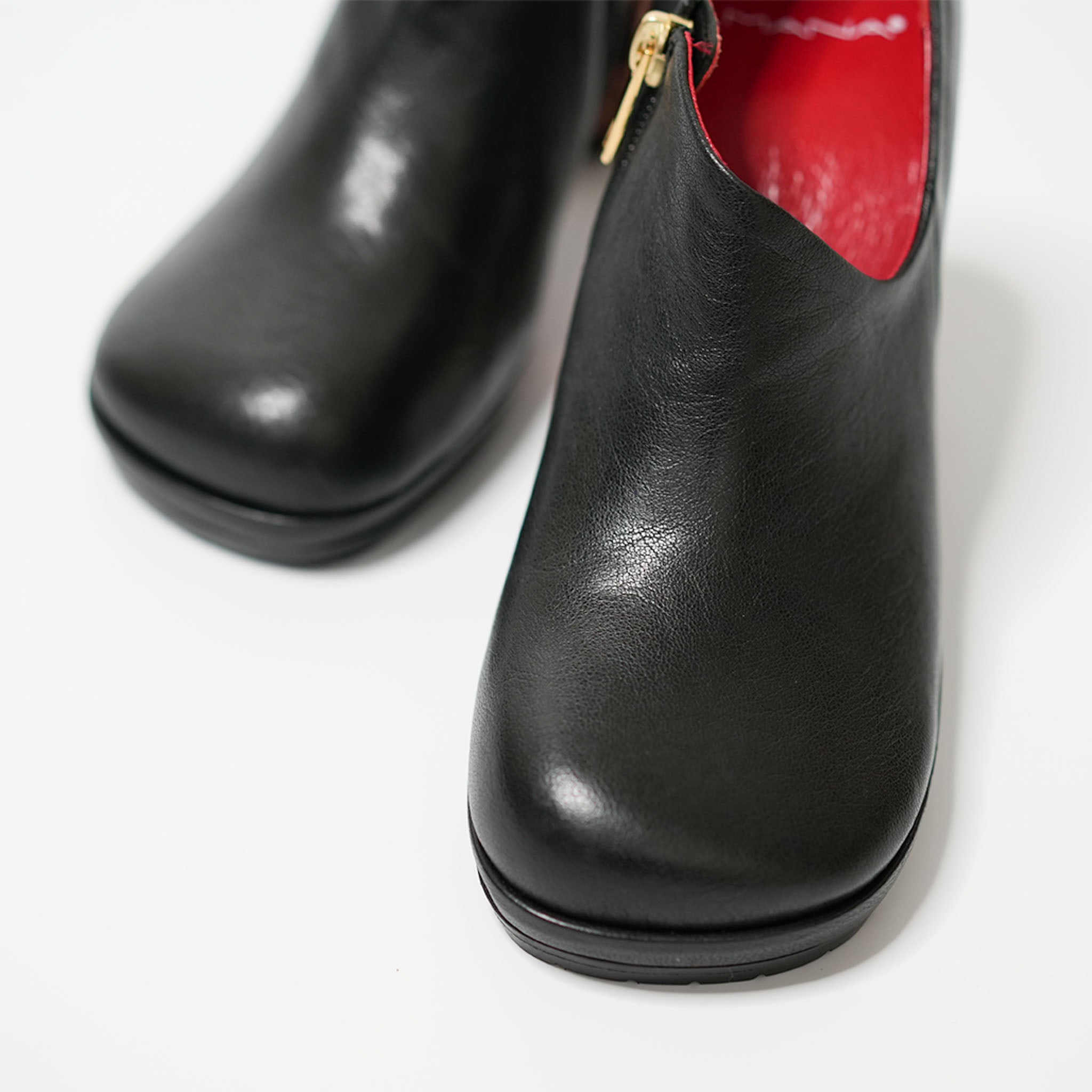 537069 ラウンドトゥ・アシメカットブーティ