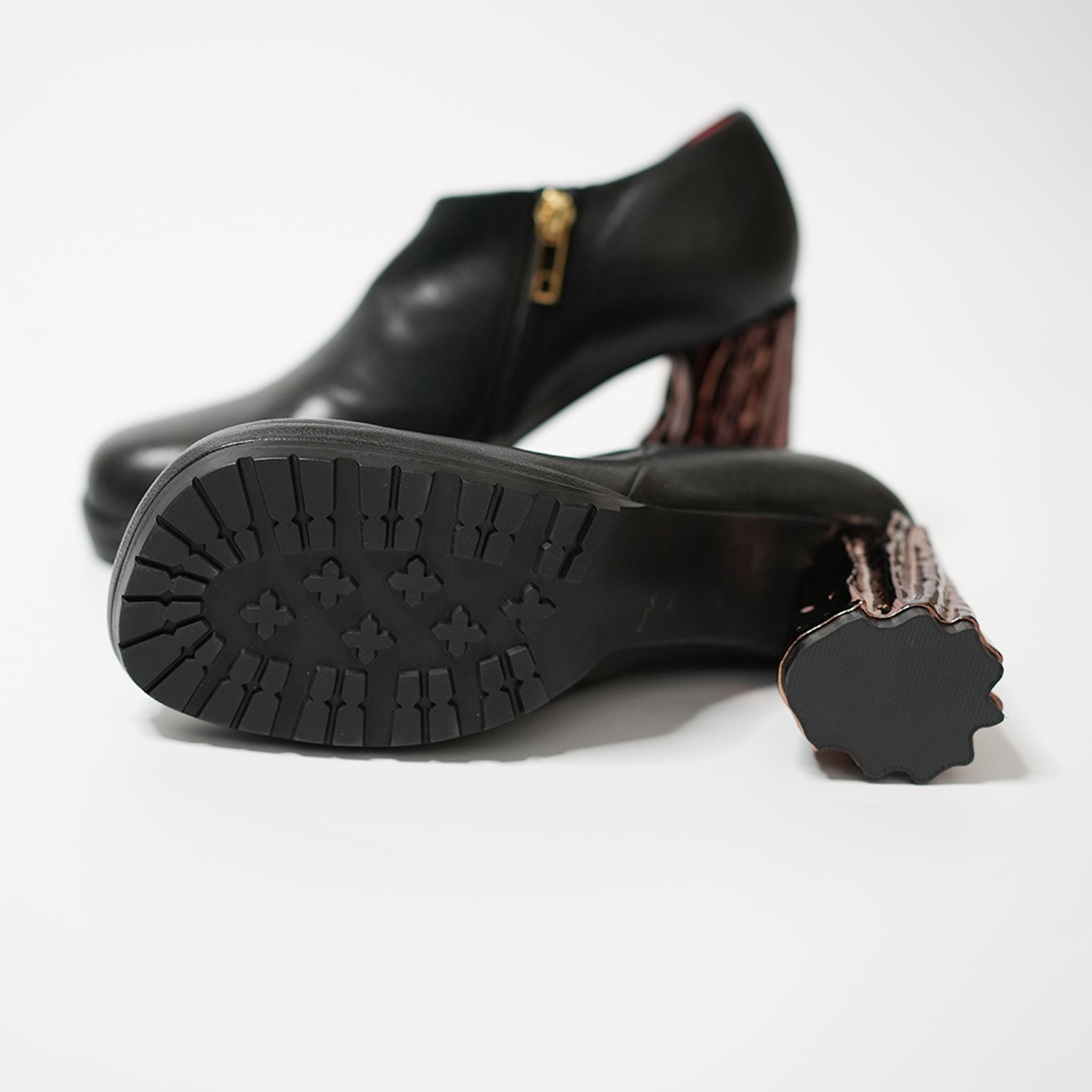 537069 ラウンドトゥ・アシメカットブーティ