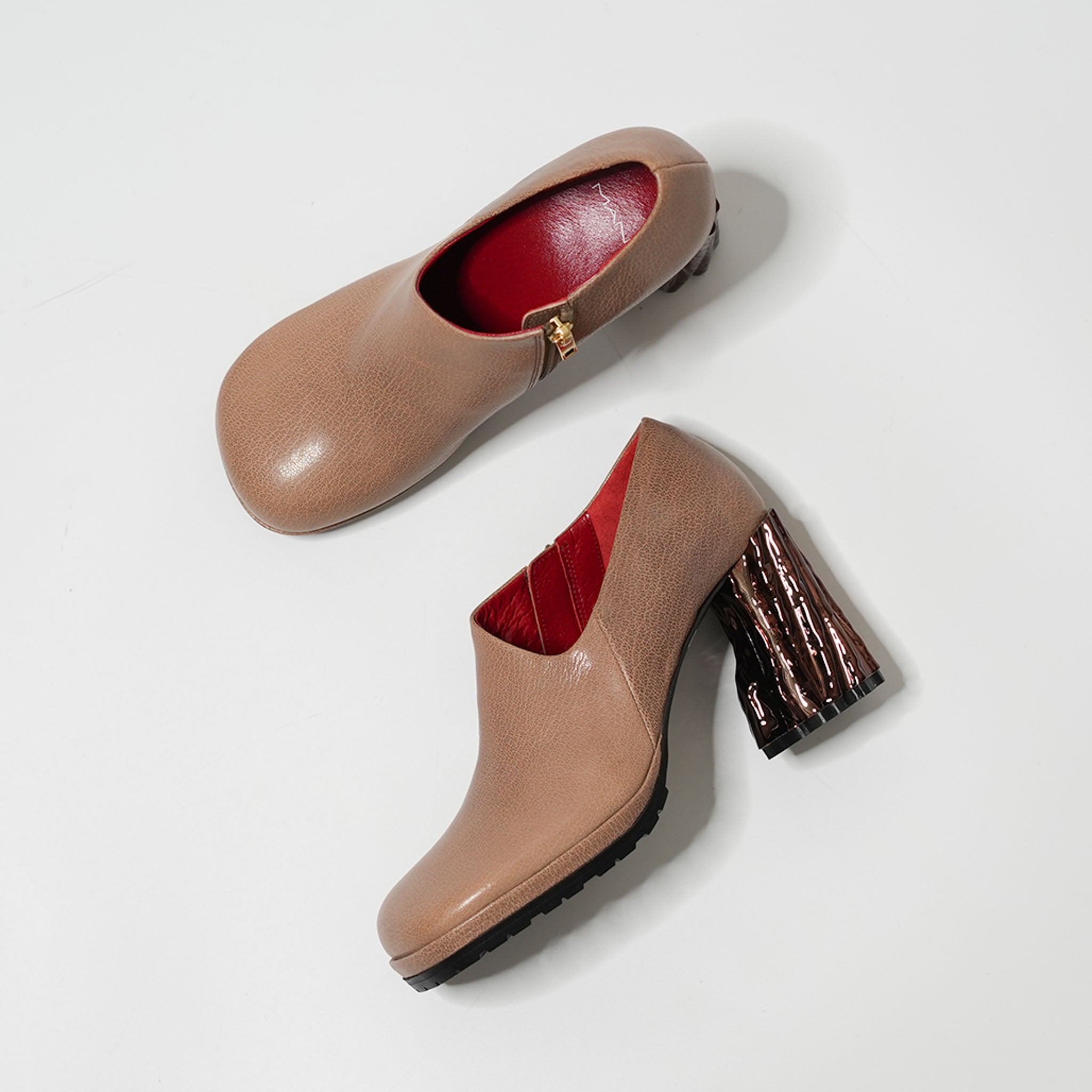 537069 ラウンドトゥ・アシメカットブーティ