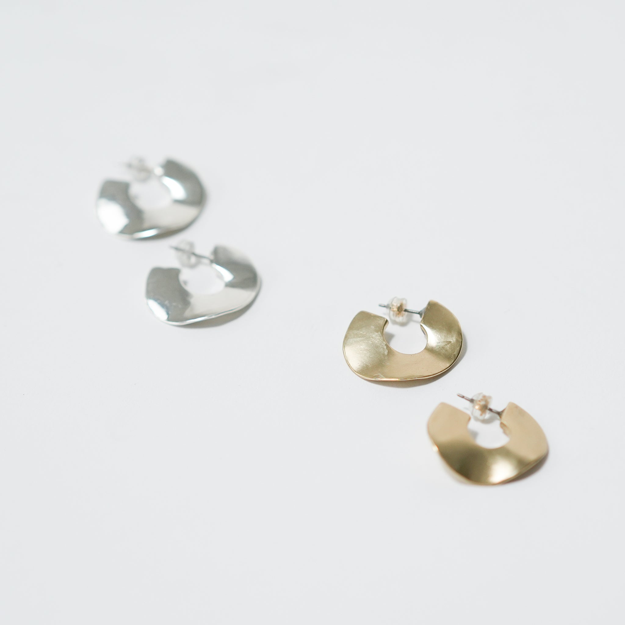 540257 Plate Wave Earrings