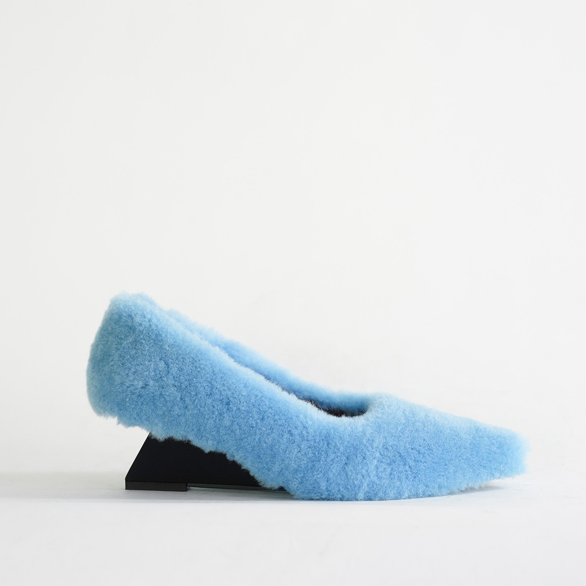 541165 Mouton pumps