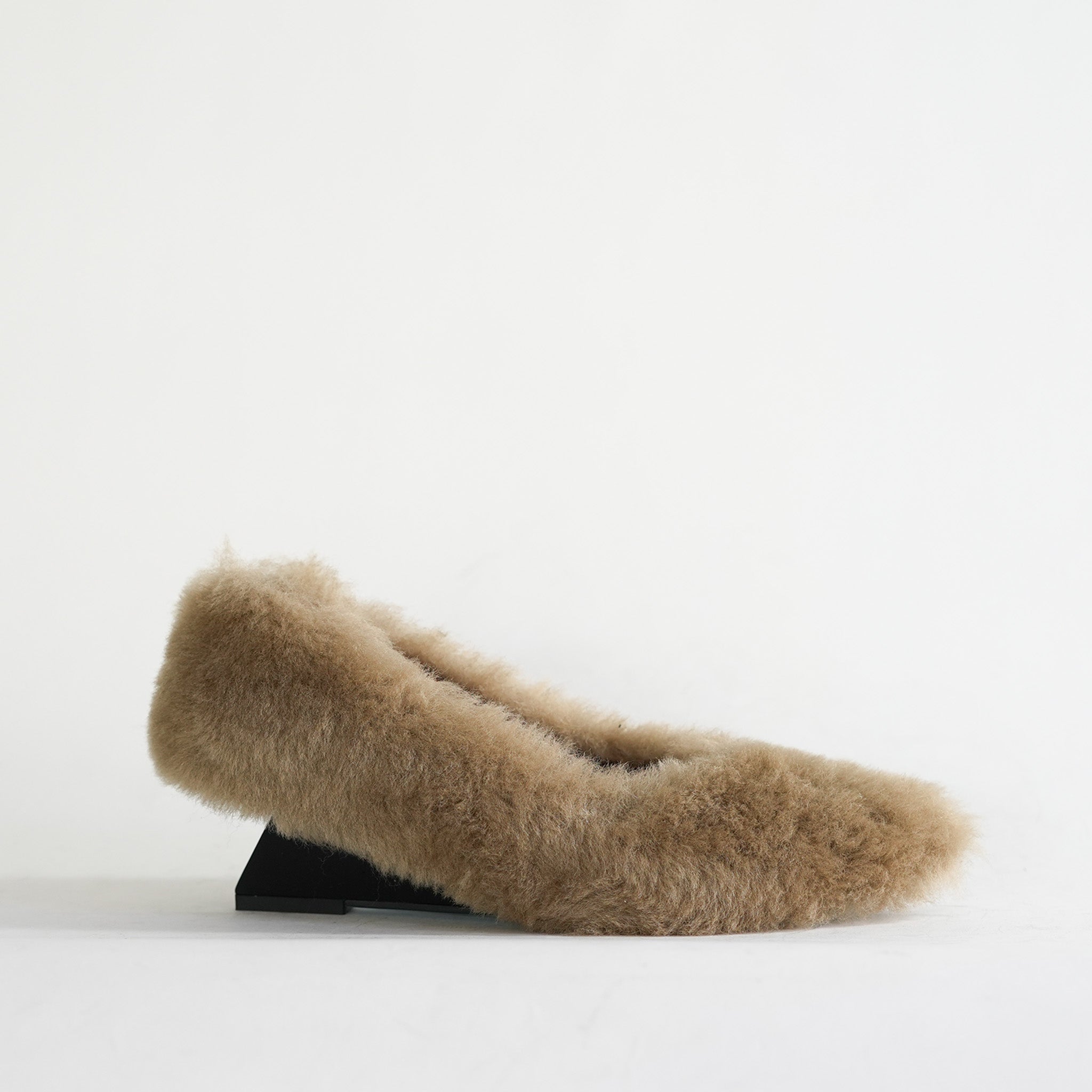 541165 Mouton pumps
