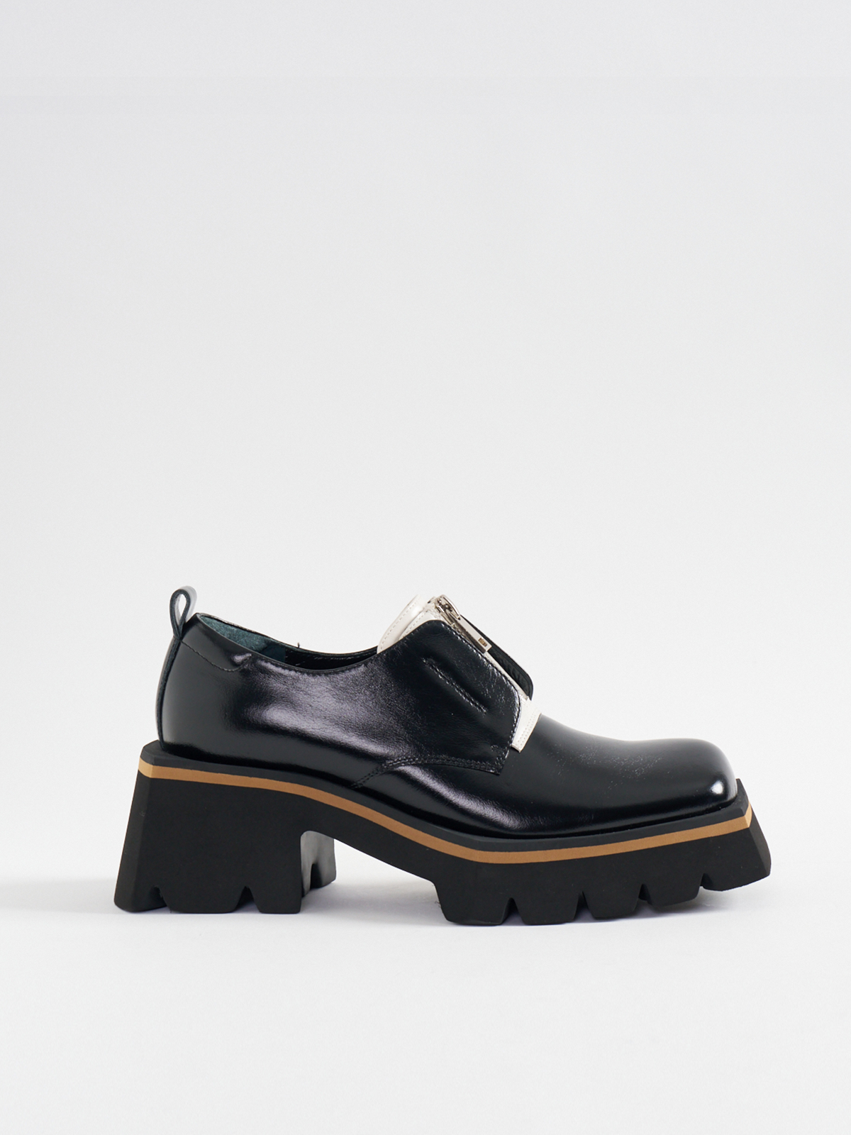 541167 Center zip edge sole shoes