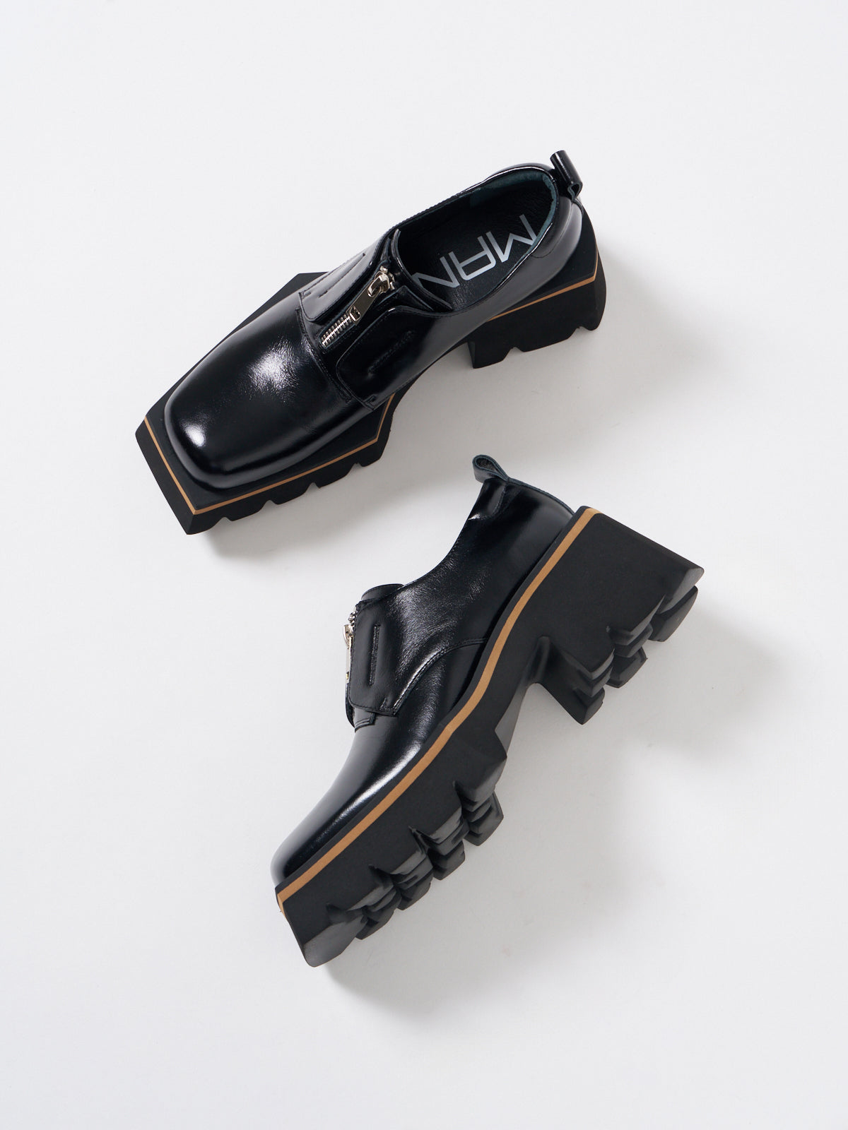 541167 Center zip edge sole shoes