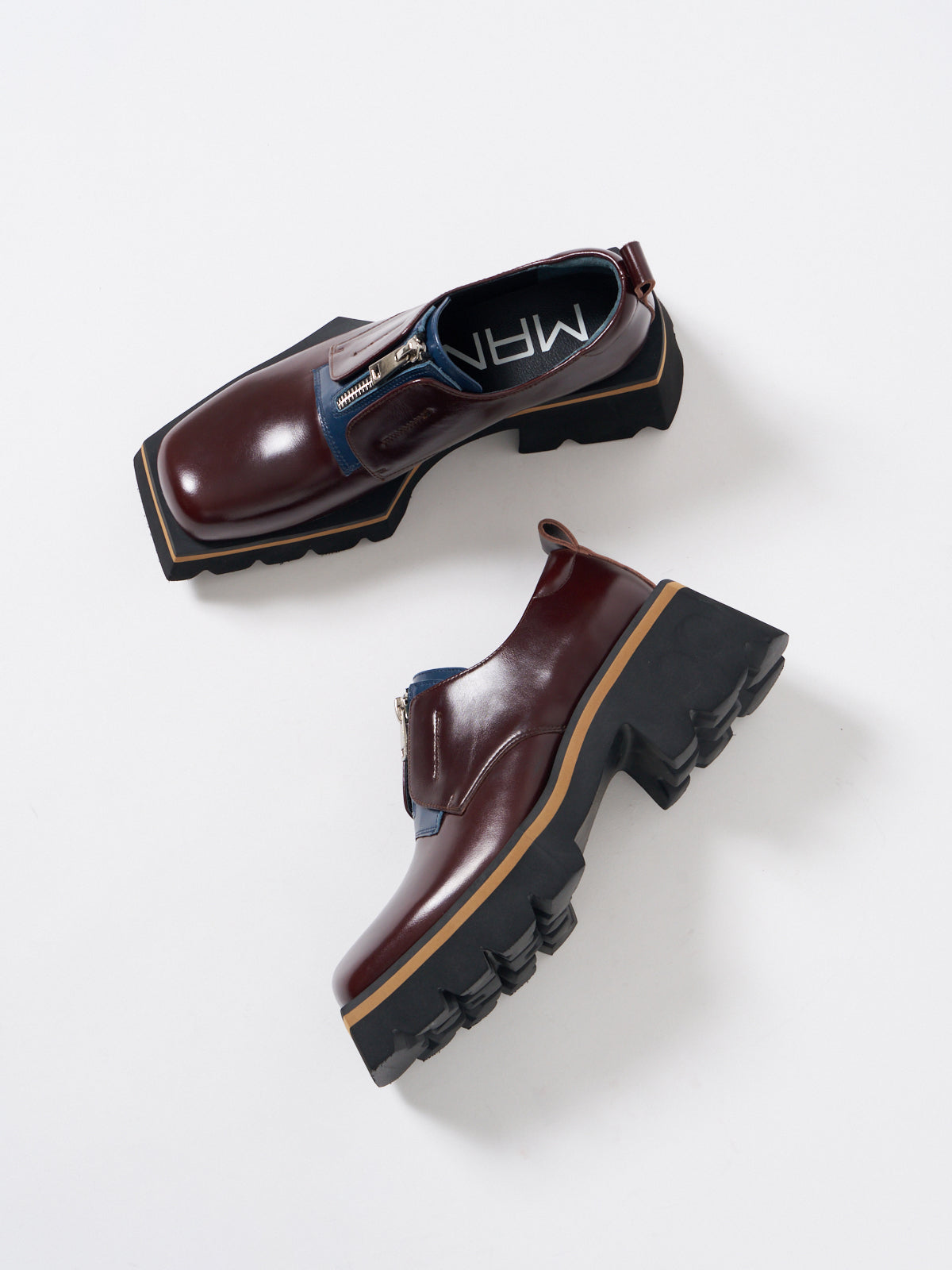 541167 Center zip edge sole shoes