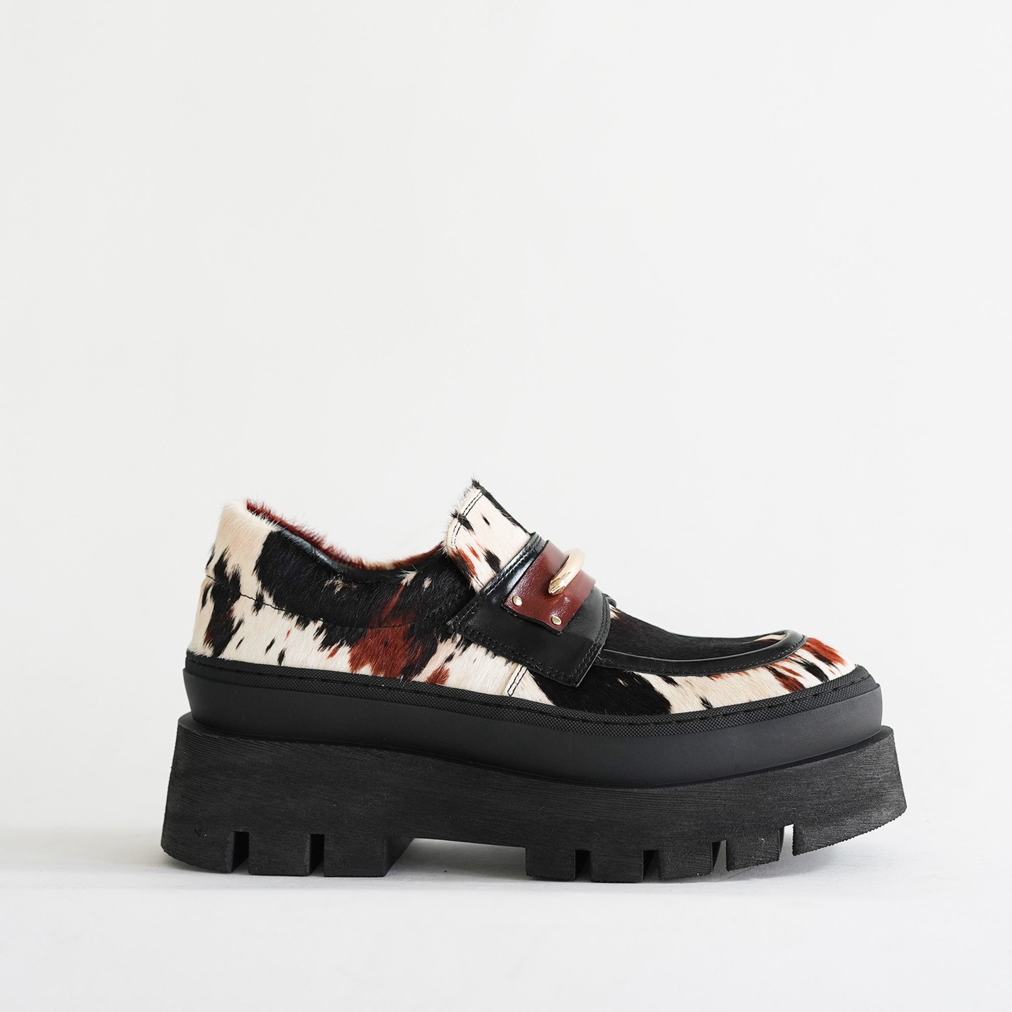 541169 Chunky sole loafers