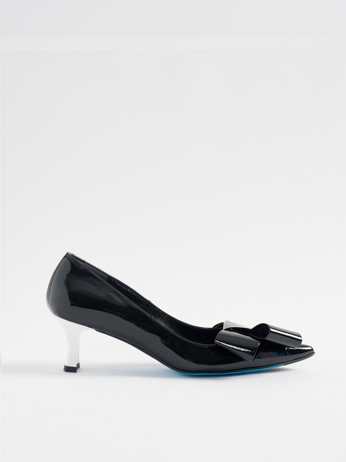 541177 Ribbon motif pumps