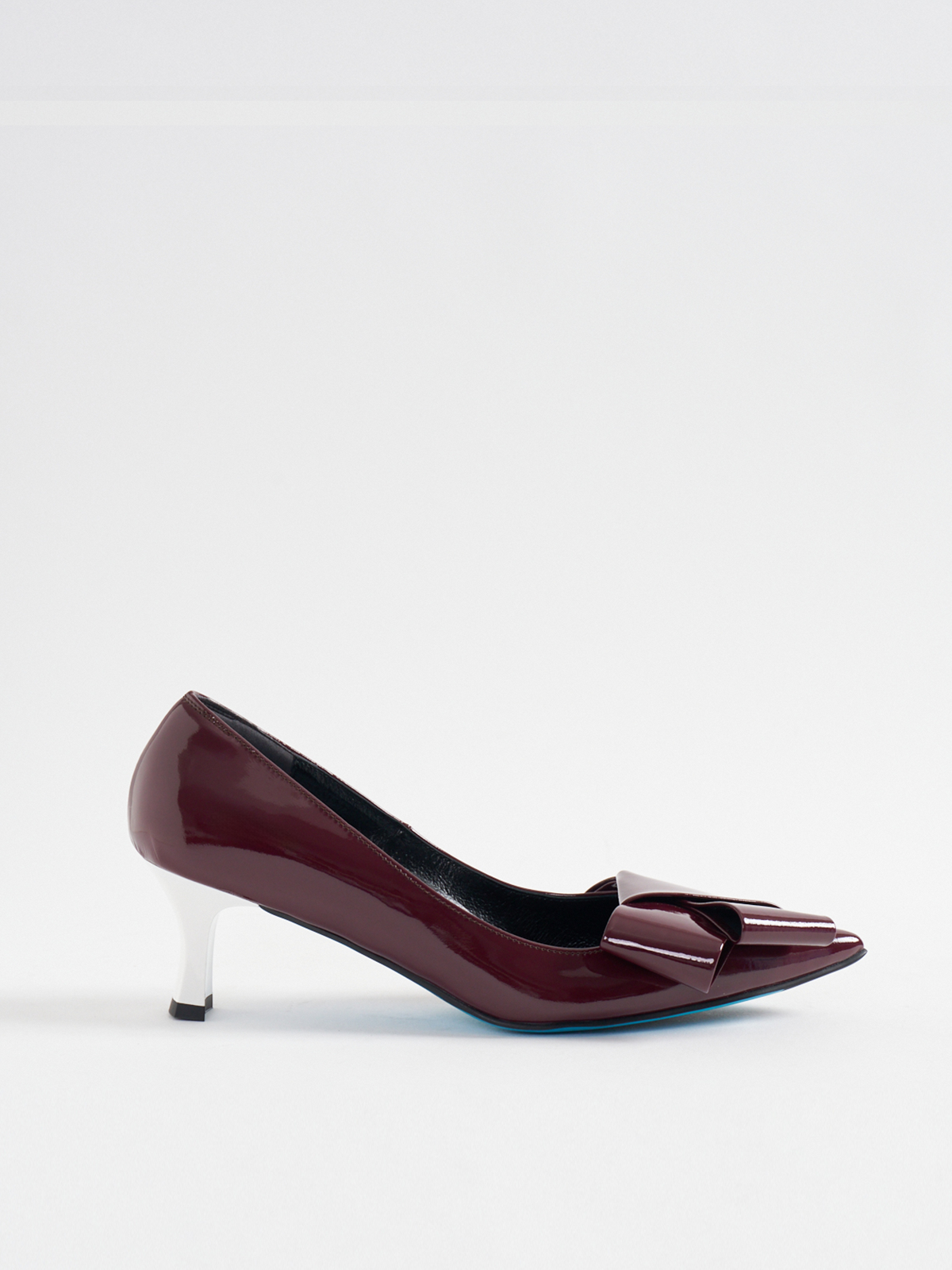 541177 Ribbon motif pumps