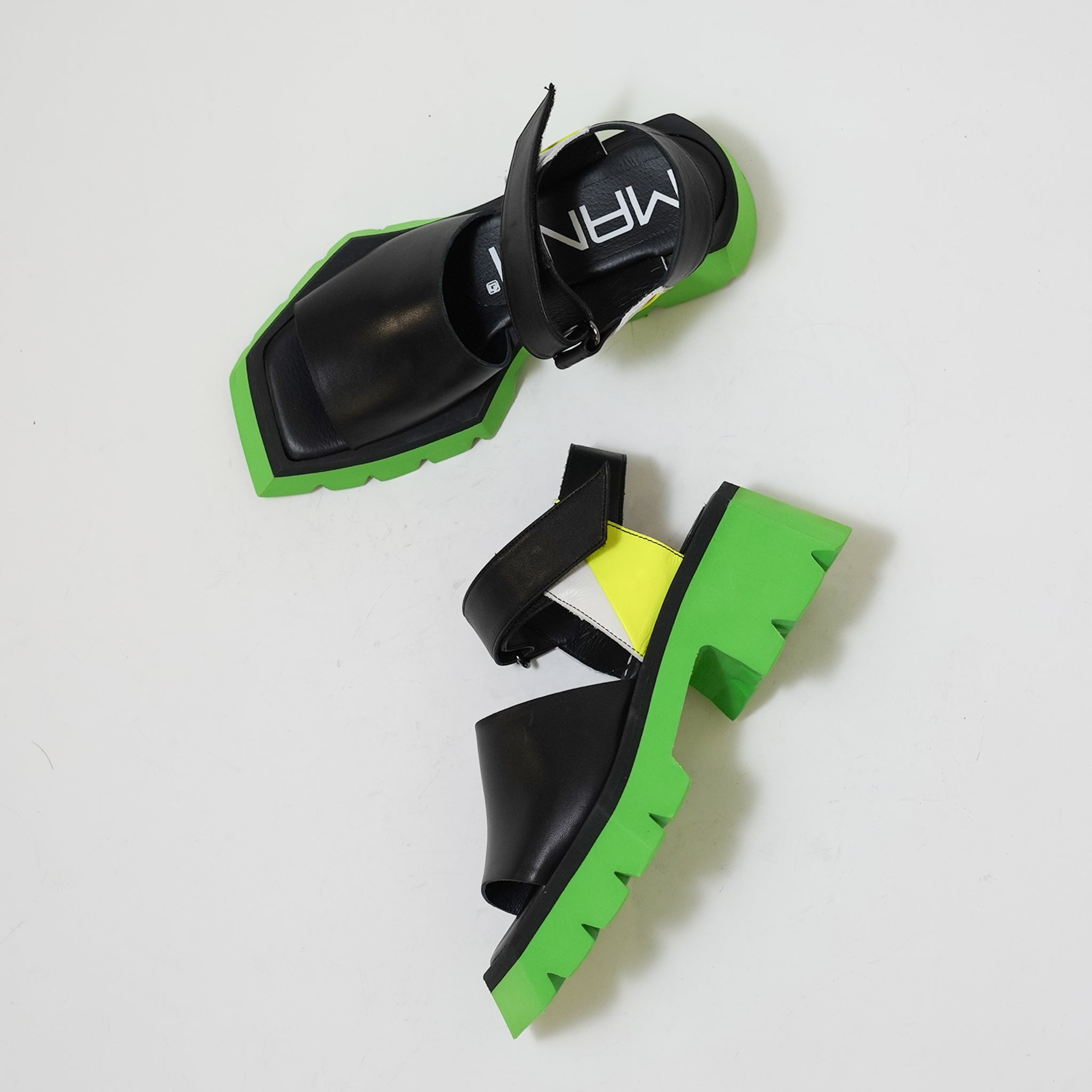 542179 Color sole velcro sandals
