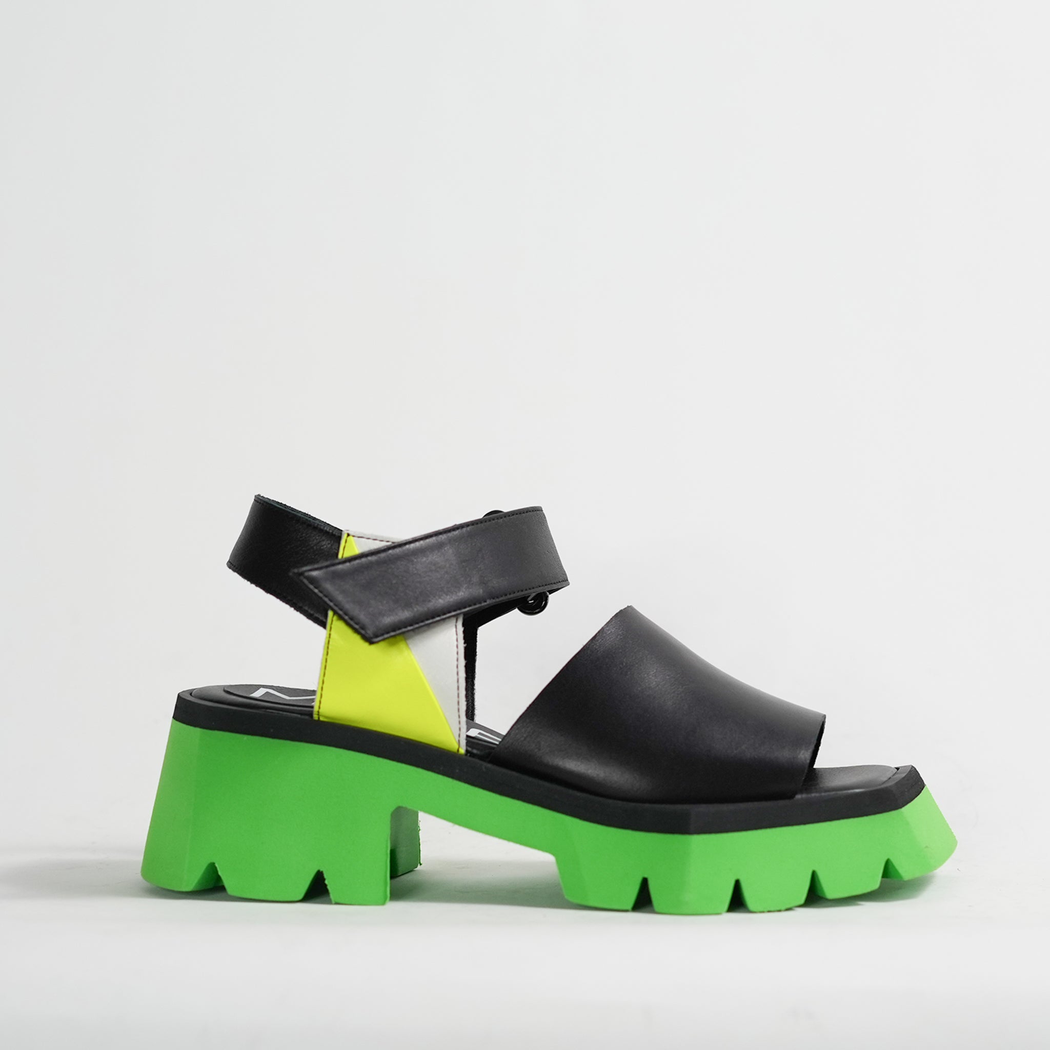 542179 Color sole velcro sandals