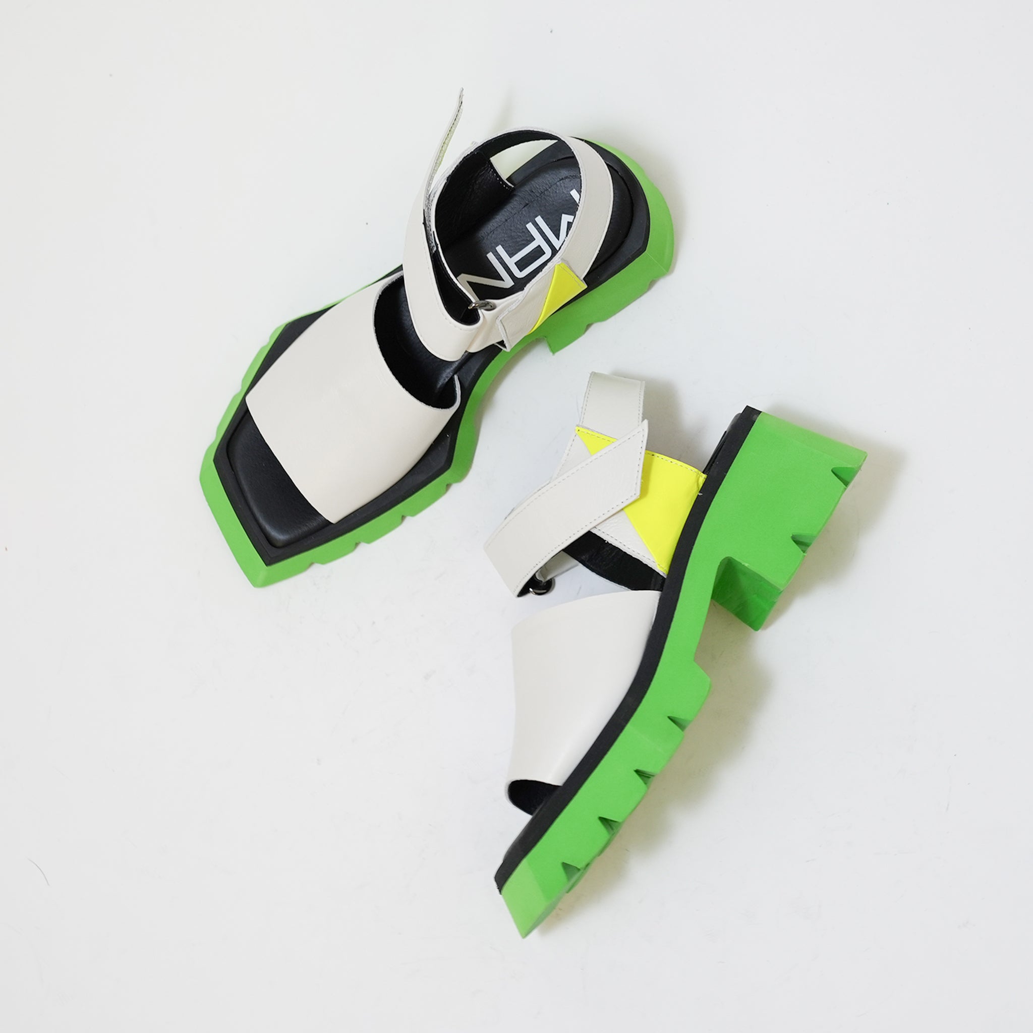 542179 Color sole velcro sandals