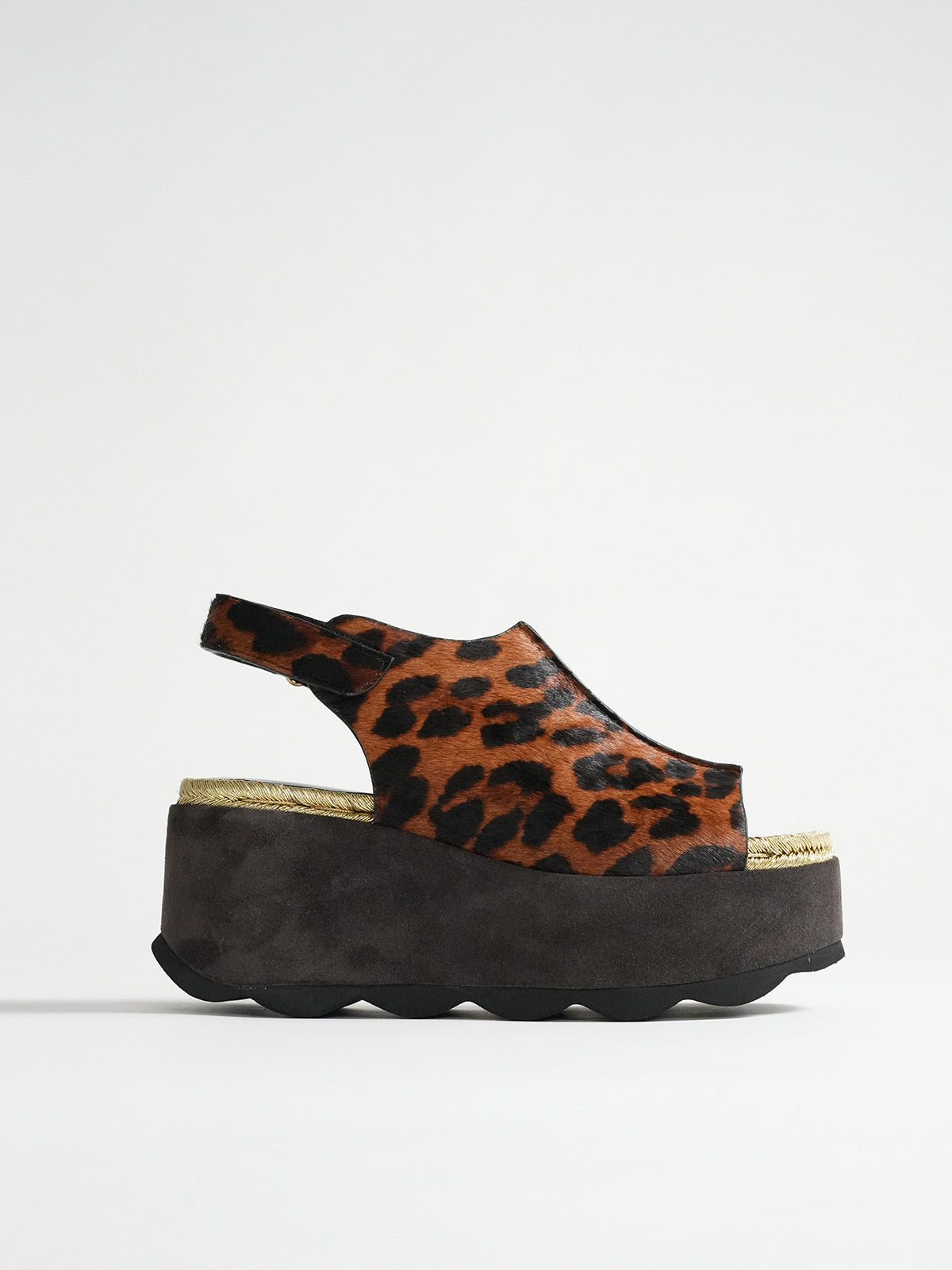 542181 Volume sole jute sandals