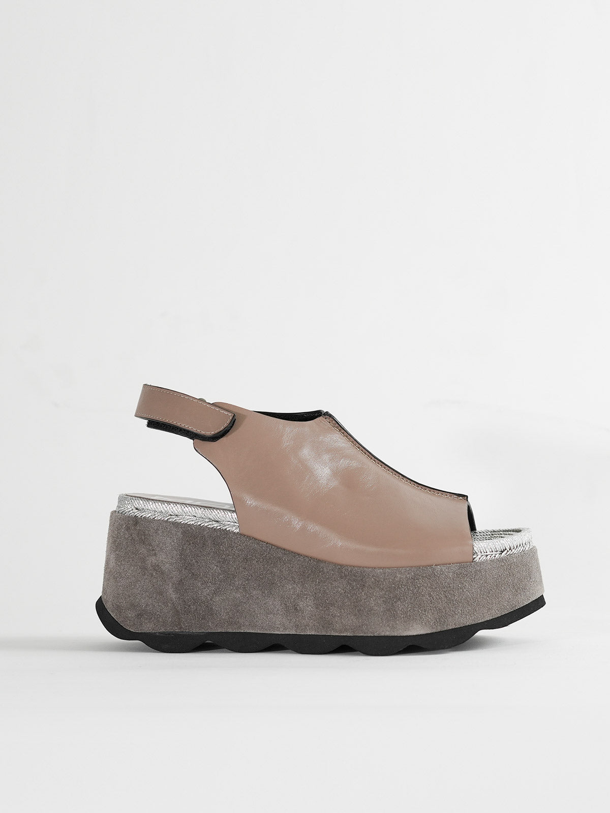 542181 Volume sole jute sandals