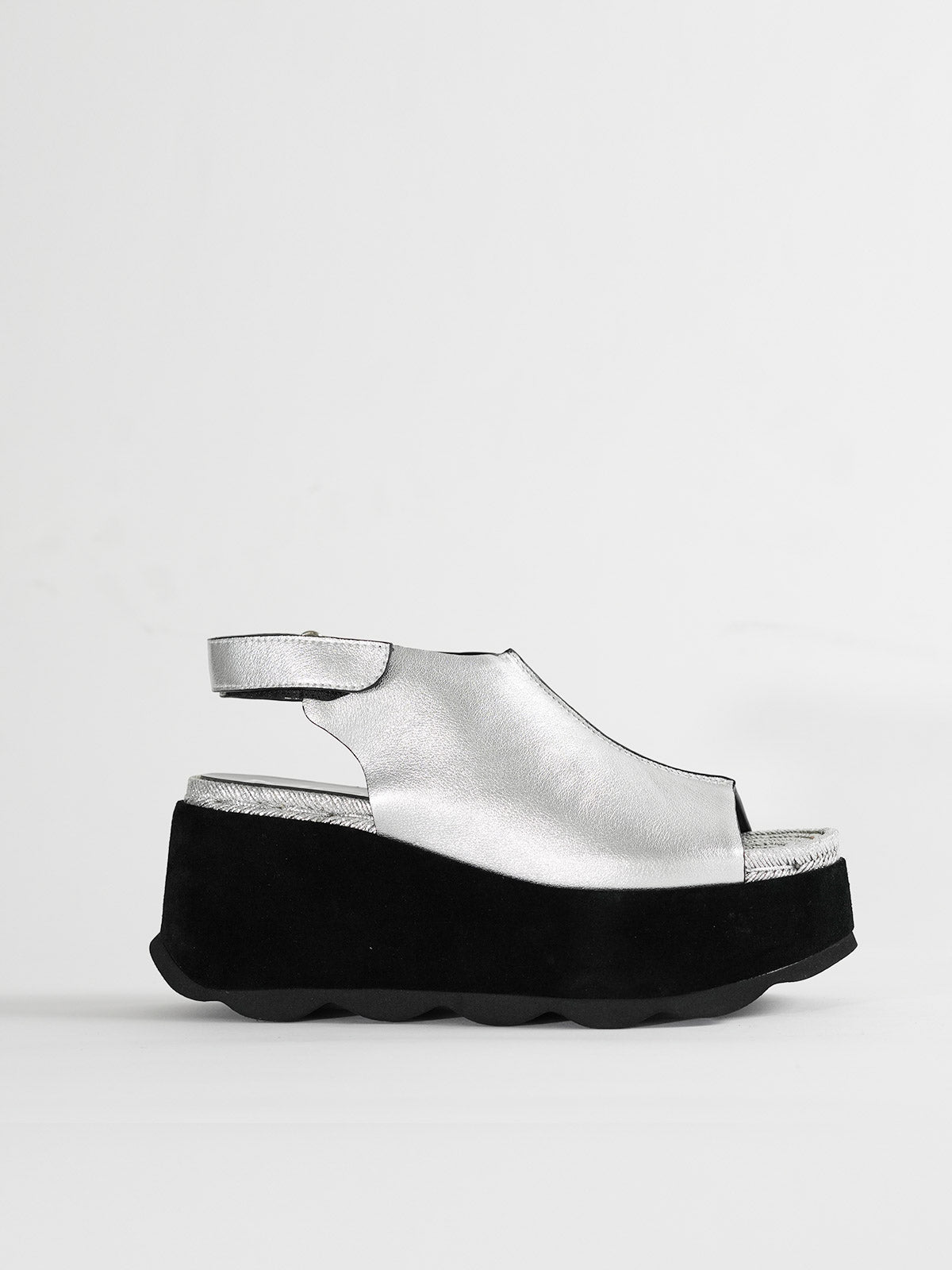 542181 Volume sole jute sandals