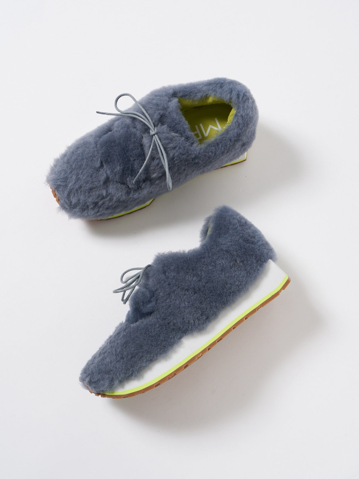 546086 Sheep fur sneakers