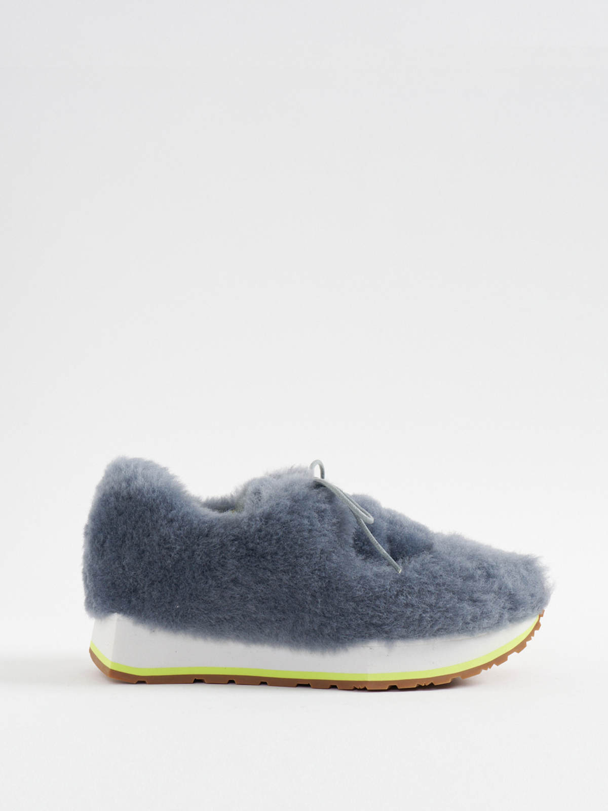 546086 Sheep fur sneakers