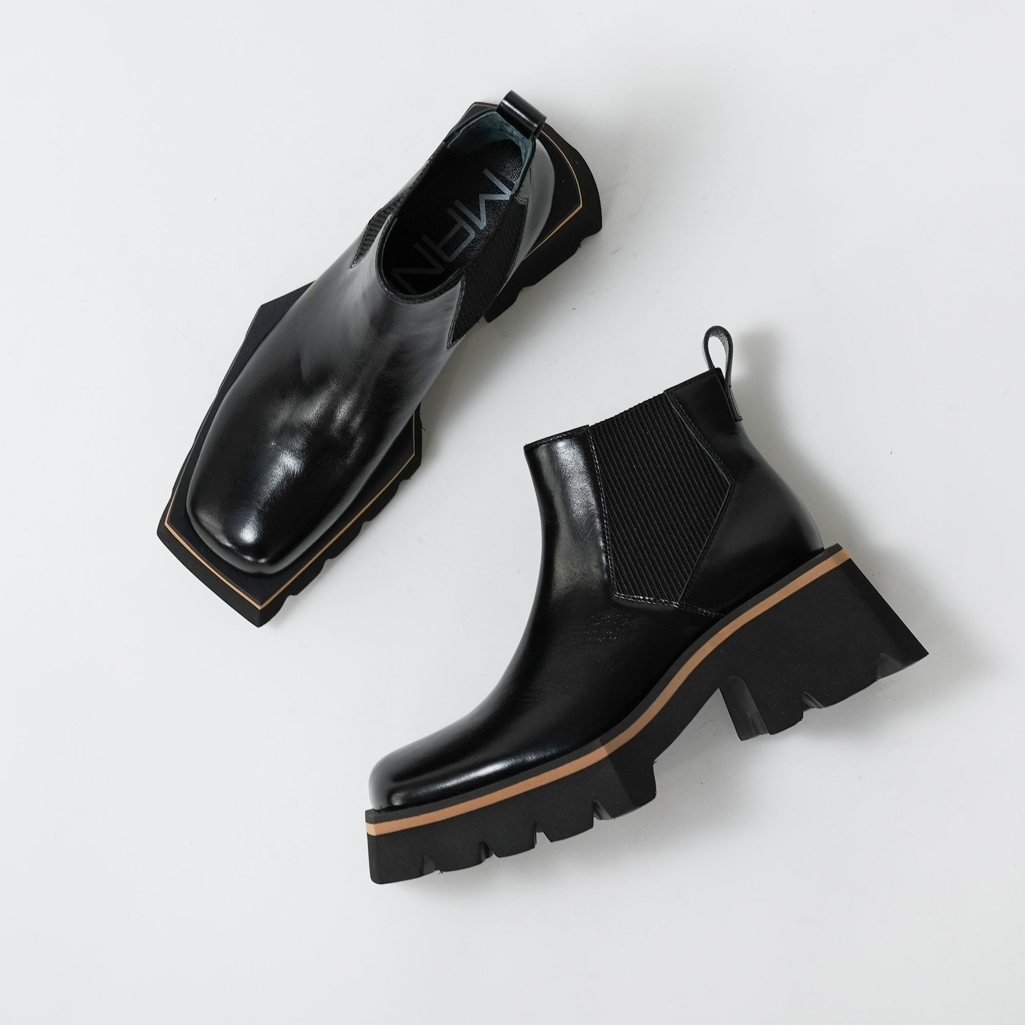 547083 Edge sole side gore boots