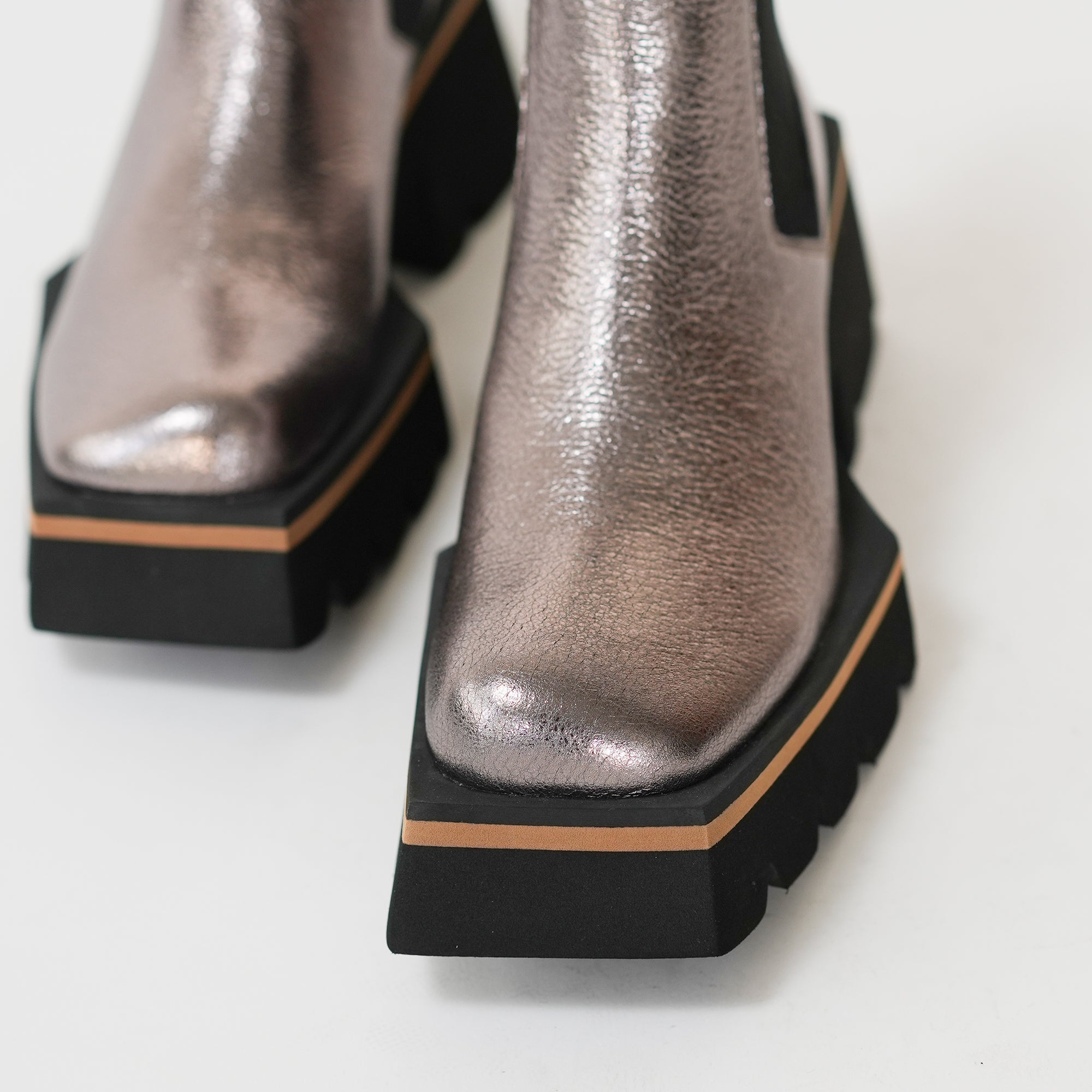 547083 Edge sole side gore boots