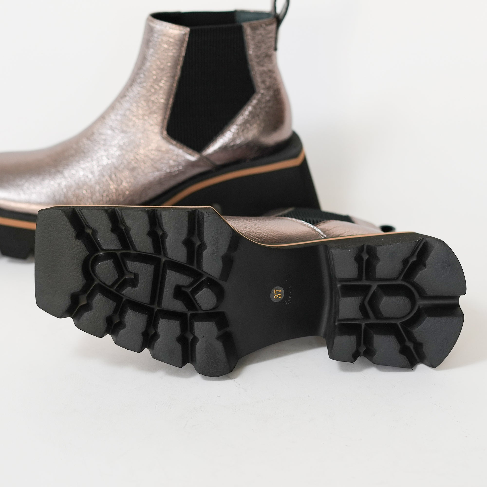 547083 Edge sole side gore boots