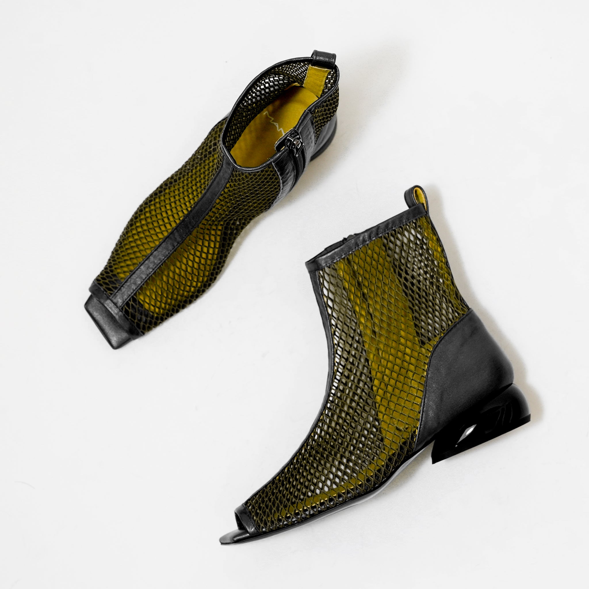 547081 Mesh boots