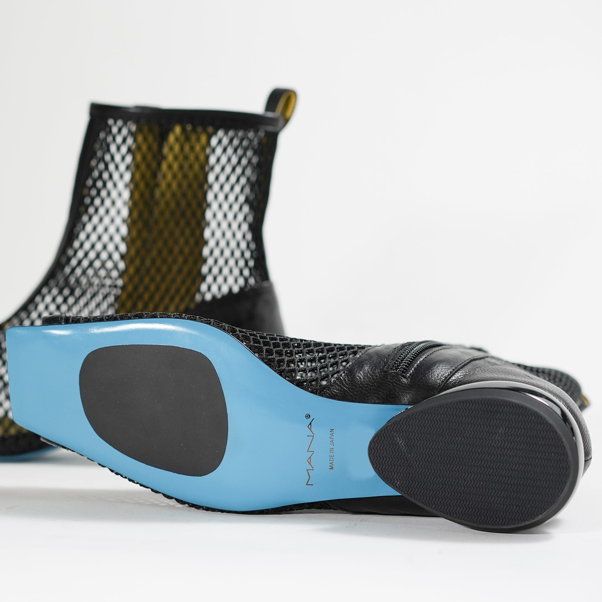547081 Mesh boots