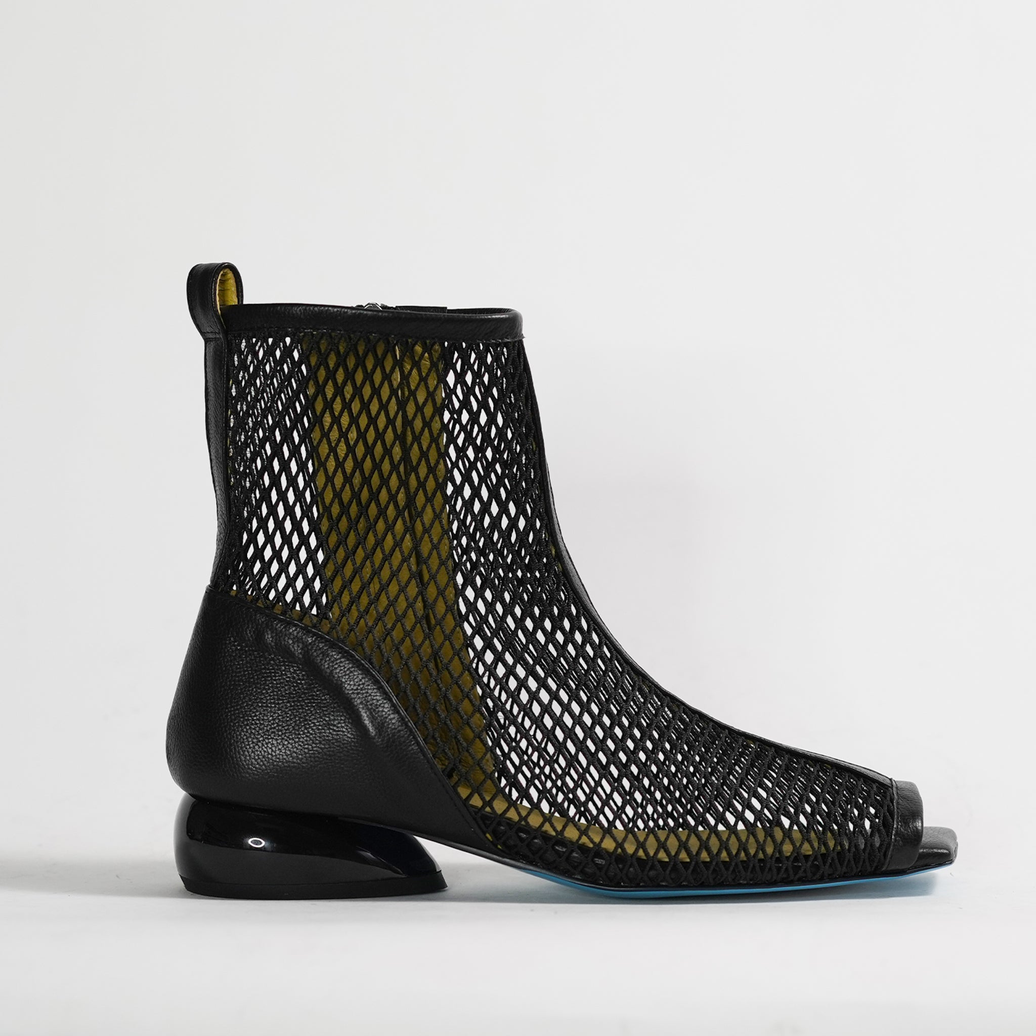 547081 Mesh boots