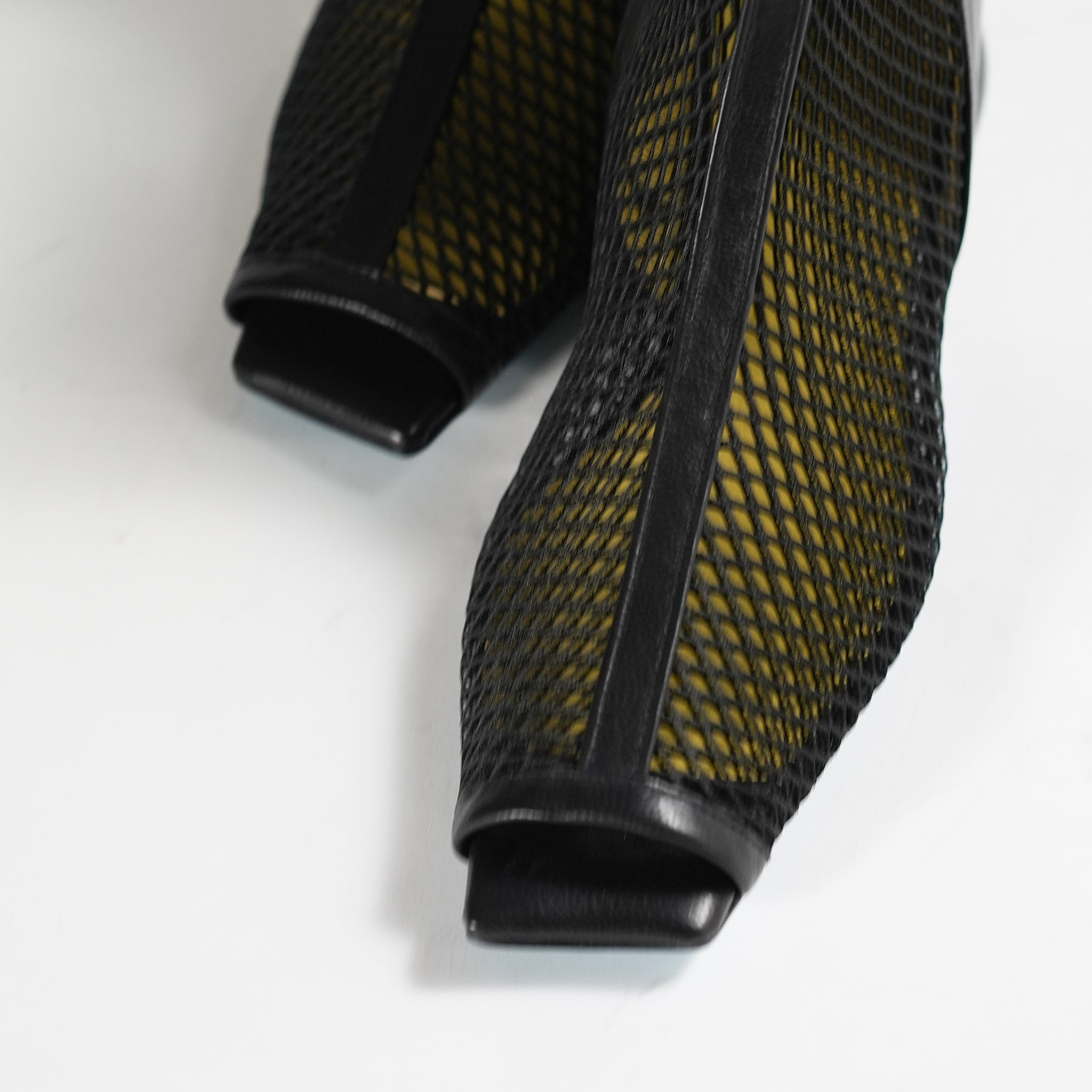 547081 Mesh boots