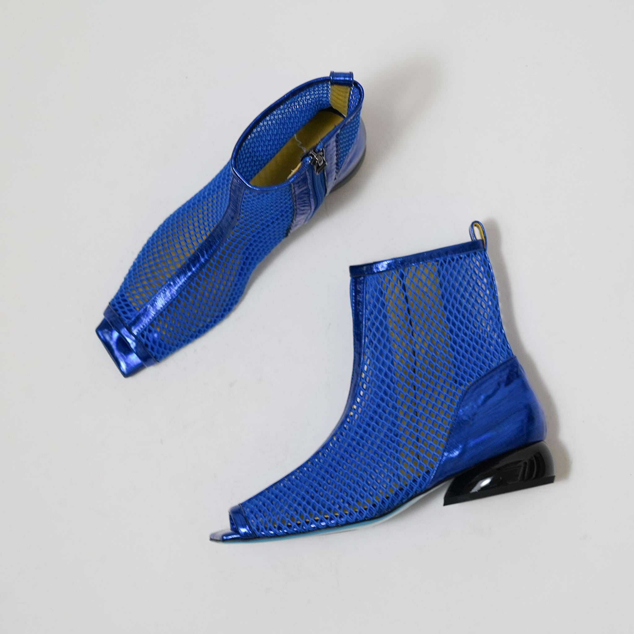 547081 Mesh boots